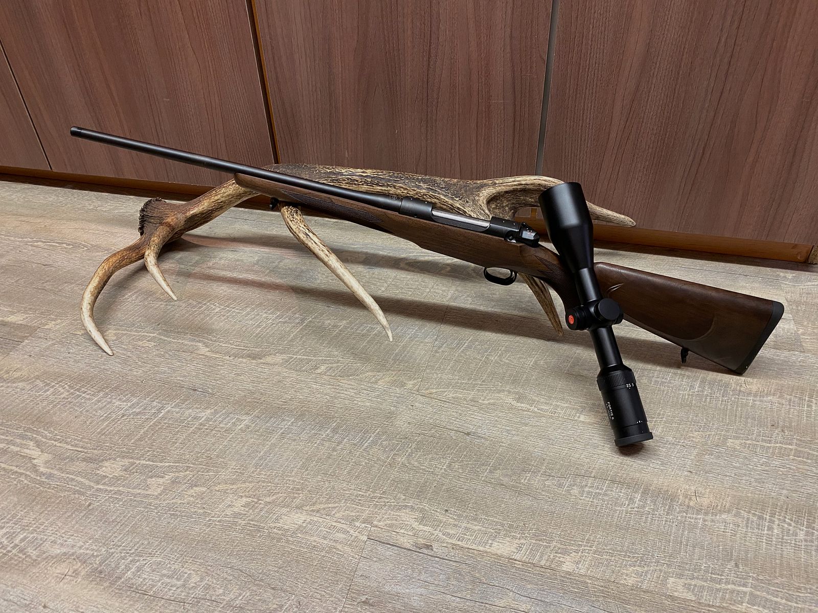 Mauser M12 Pure, z Leica Fortis 6 2,5-15x56 i