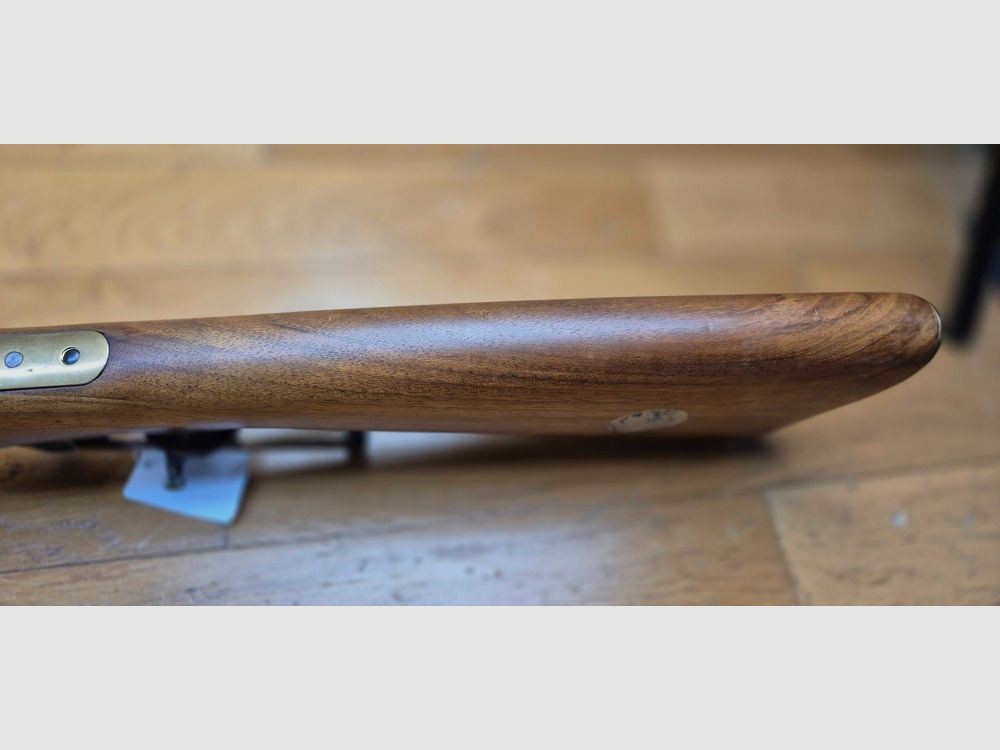 Carabina artigianale tedesca molto impressionante tipo Remington Creedmoor Long Range / Sharps 1874 – Arma da competizione a polvere nera su misura per lunghe distanze – Cal. .45-100 – Canne pesante tipo Lothar Walther di 85 cm – Sistema a blocco in acciaio – Legno in bellissimo noce e finiture in ottone – Condizioni quasi come nuovo – Diventa il Mr. Quigley l'Australiano del tuo stand! – Condizioni TBE+++, immagine 12 di 36