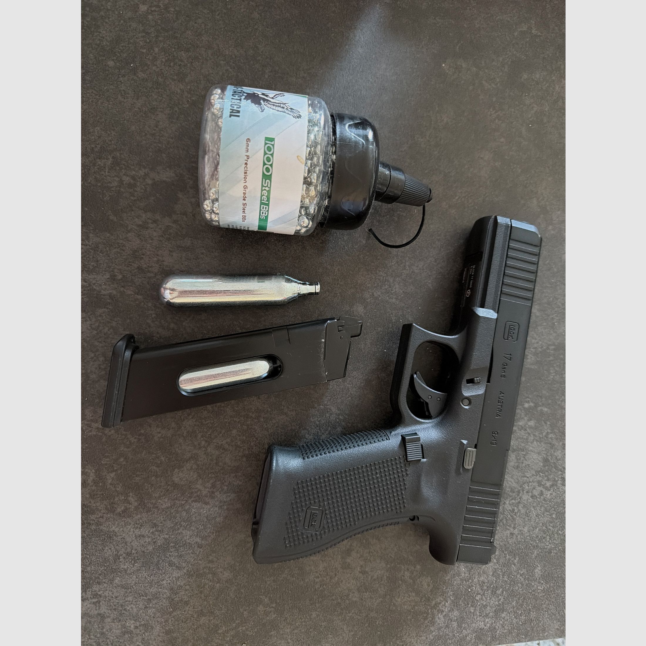 Glock 17 Gen. 5 MOS Airsoft met metalen slide CO2 BlowBack 6mm BB zwart