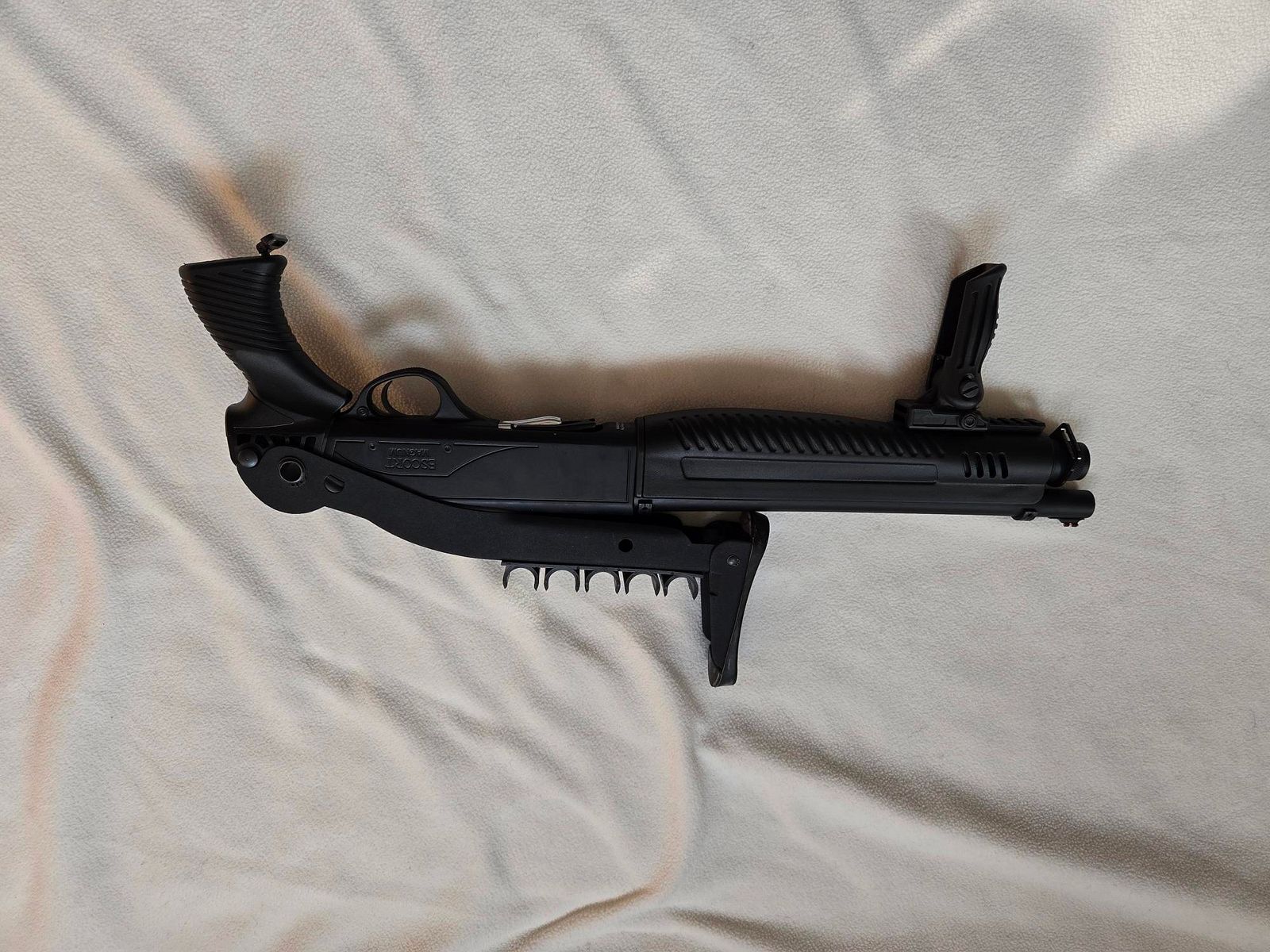 Self-loading shotgun with pistol grip folded 61 cm long