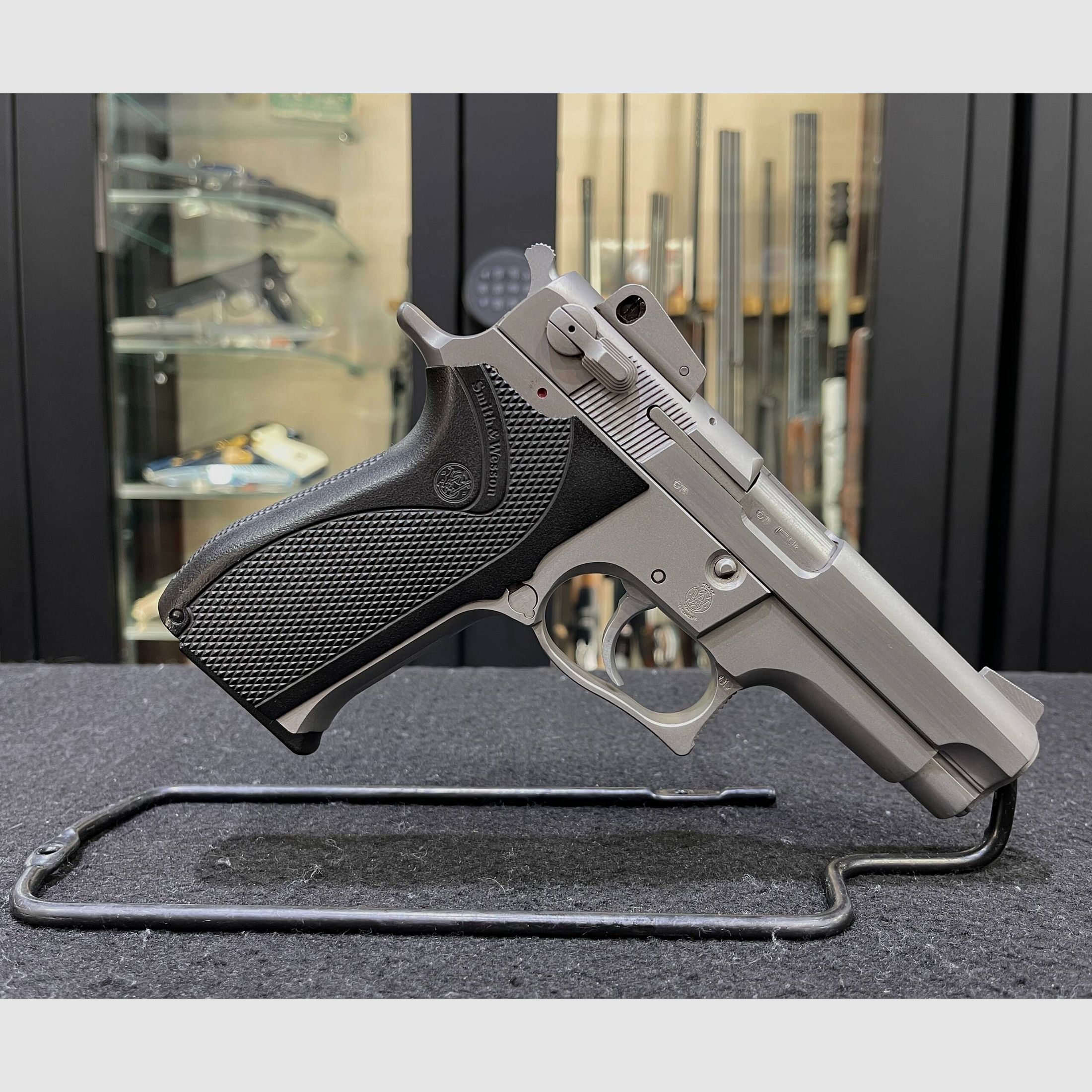 Smith & Wesson mod. 5906, image 3 of 12