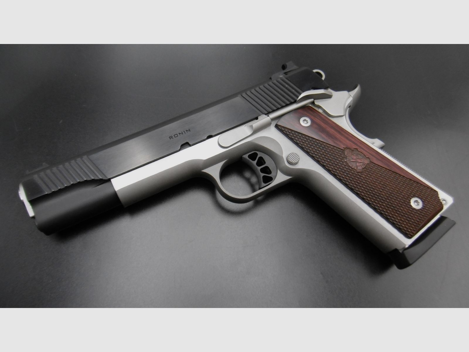 Pistool SPRINGFIELD Armory 1911 Ronin 4,25" cal.45 ACP, afbeelding 4 van 8