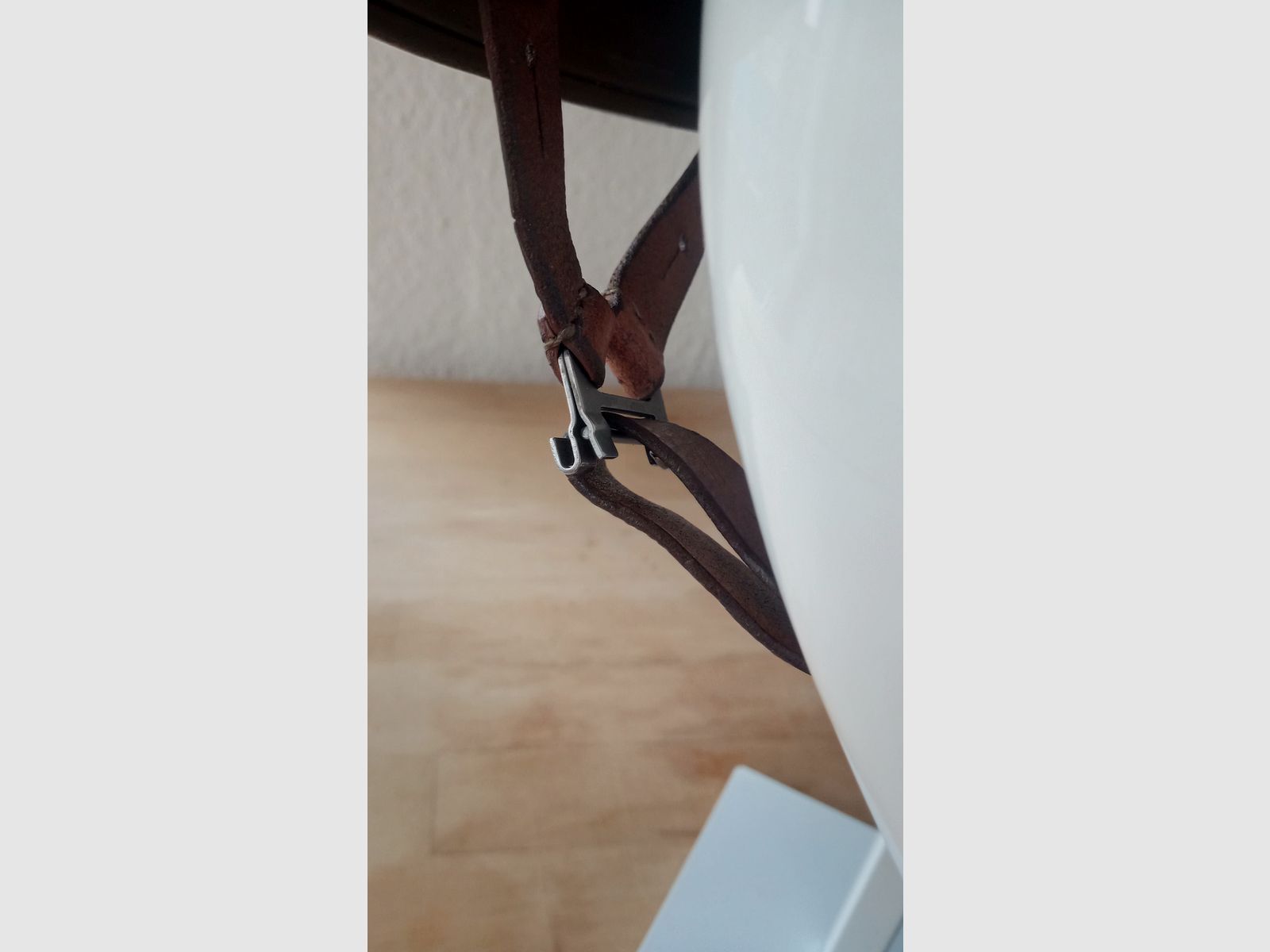 Stahlhelm der Schweizer Armee in kleiner Größe 55-56 / ideal für Zivilschutz / Swiss Made