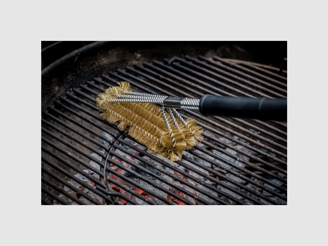 Grillfürst Grillbürste Messing für Gusseisen Roste, mit langem 3-fach Bürstenkopf