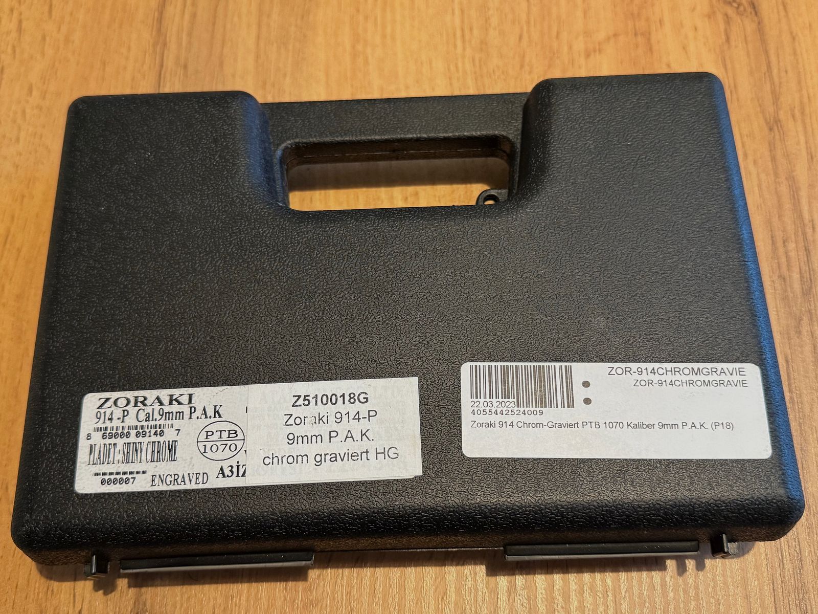 Zoraki 914 Pistolet alarmowy kal. 9mm P.A.K. chromowany, grawerowany.