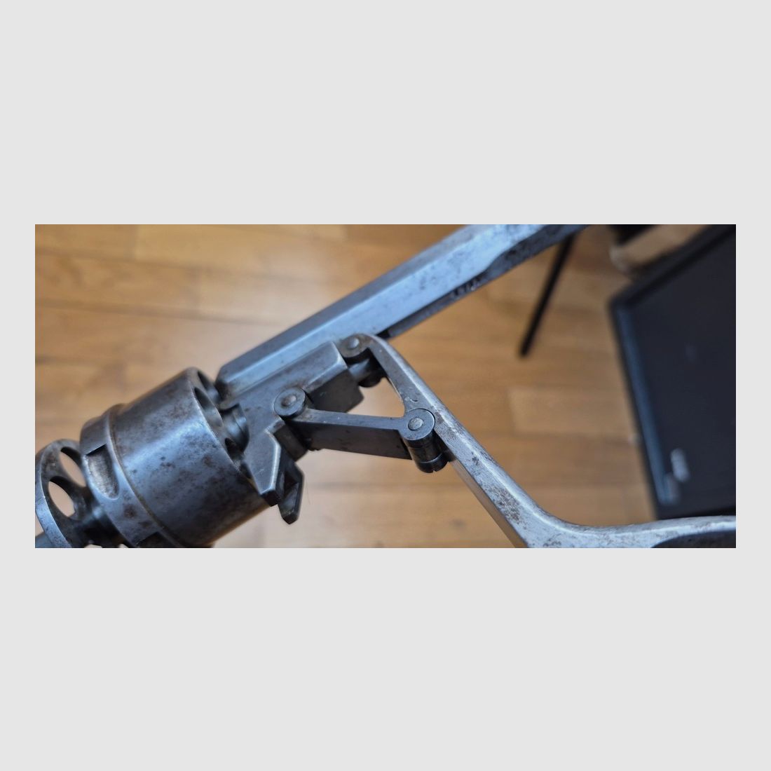Seltener Revolver mit Galand-System – Kal. 12 mm – 6 Schuss – Quasi-regulär aus dem Konflikt von 1870/1871 – Geniales System zur kollektiven Hülsenextraktion – Stempel „CFG“ – Sehr schönes Stück zum Reinigen, das einer Sammlung Ehre machen wird – BE+ / TBE, Bild 26 von 29