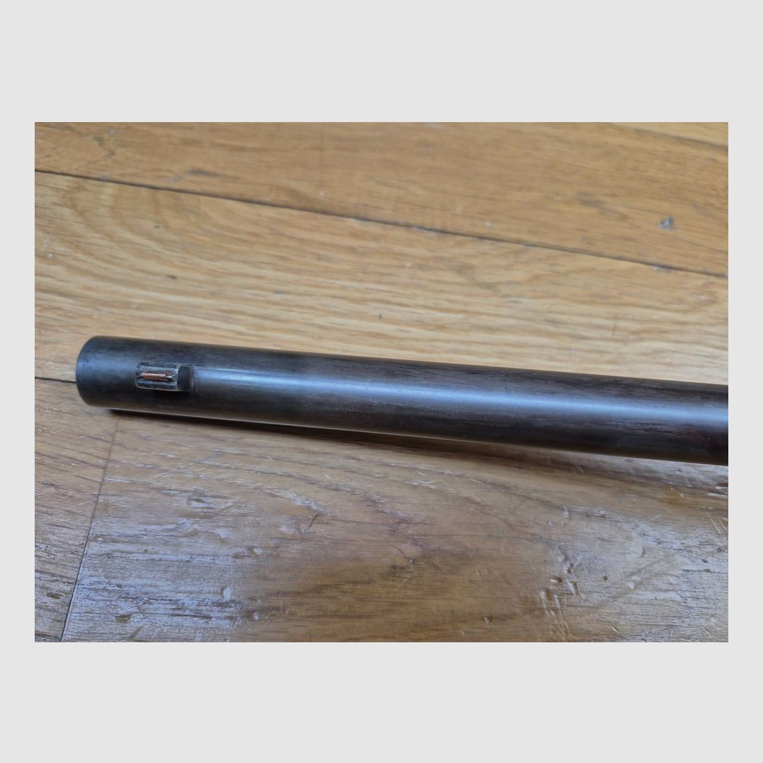 Mythologische und sehr seltene Spencer M1865 Repetierbüchse (nicht 1860!) – Kal. .56-50 – Waffe der US-Kavallerie, der Indianer und des Krieges von 1870! – Seltene Spencer-Fertigung in Boston – Sehr schönes Holz und Markierungen – Perfekte Mechanik – Makelloser Lauf – Sammlerwaffe und Teil der großen Geschichte in TBE ++!, Bild 29 von 43