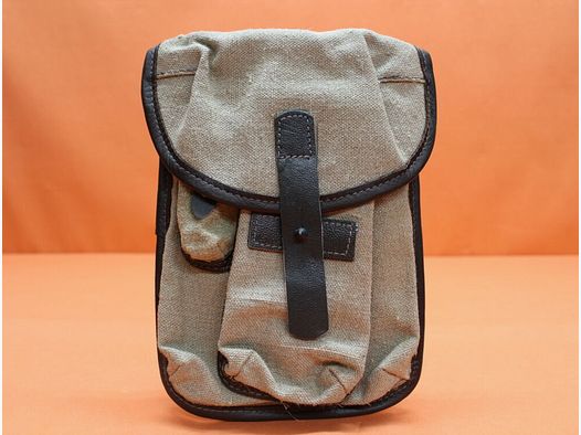 NVA SURPLUS Kalashnikov AKM: Magazine pouch DDR light beige for 3 pieces 30-round magazines (export version). (SURPLUS like new / minor storage traces)