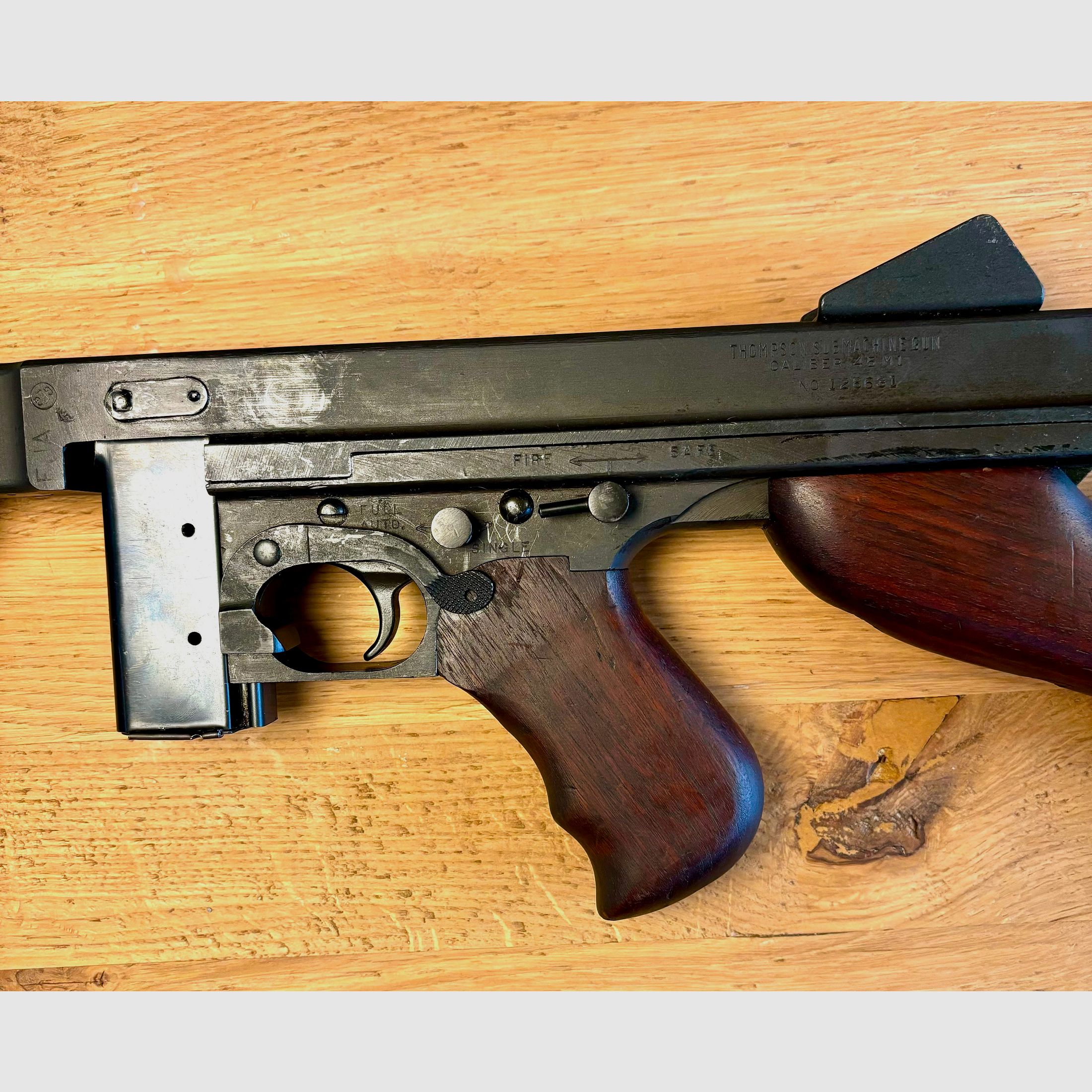 Tommy Gun - Thompson Center SA (M1) oryginalna broń WKII z przeróbką na półautomatyczną - Kaliber: .45Auto