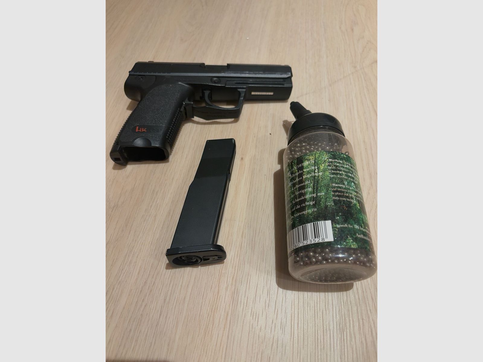 Umarex H&K USP 4.5 mm CO₂ air pistol incl. magazine & approx. 3,000 steel BBs