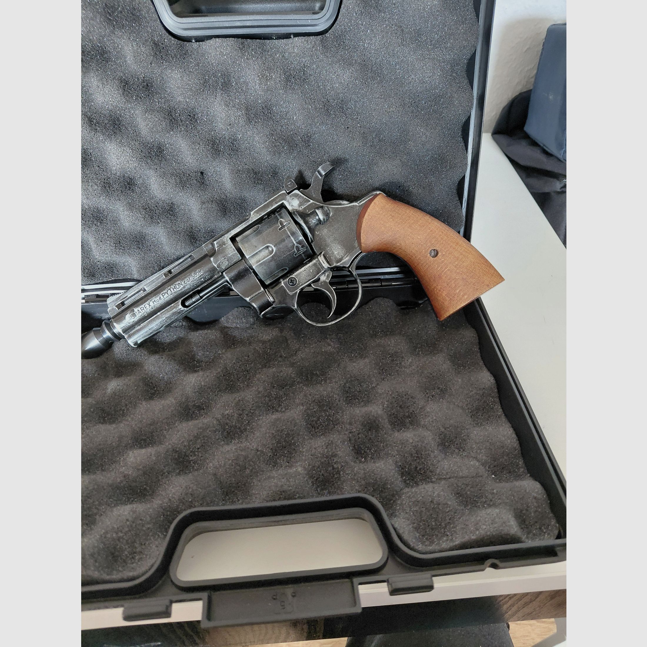 Umarex Revolver  python cal. 380 schreckschuss 