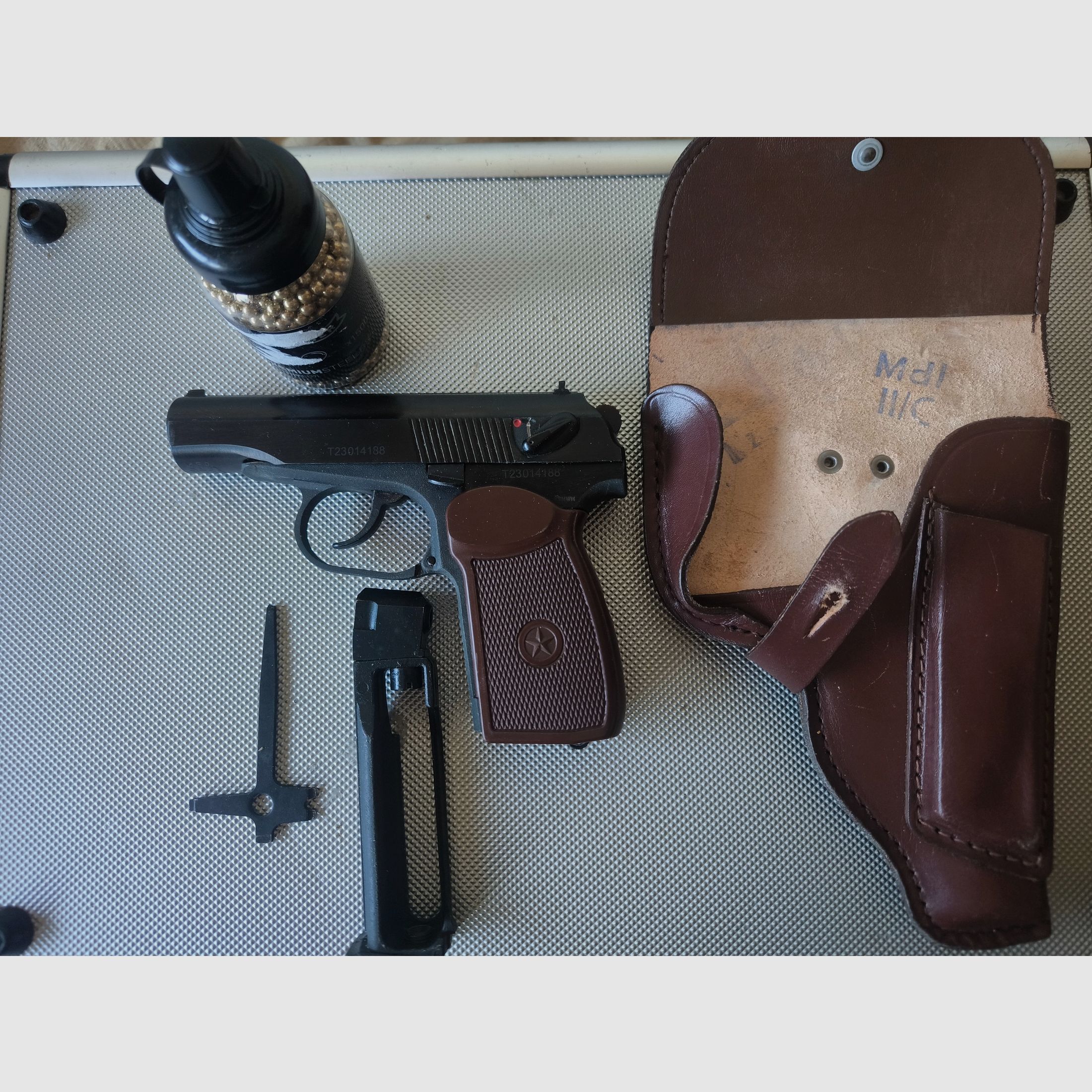 ⚠️ Achtung Makarov Fans, Echte Rarität!! Baikal - Makarov - MP-654K - Made in Russia & MDI-Braunes Leder Holster + 1 Packung 5er Max Tactical Co2-Kartuschen 