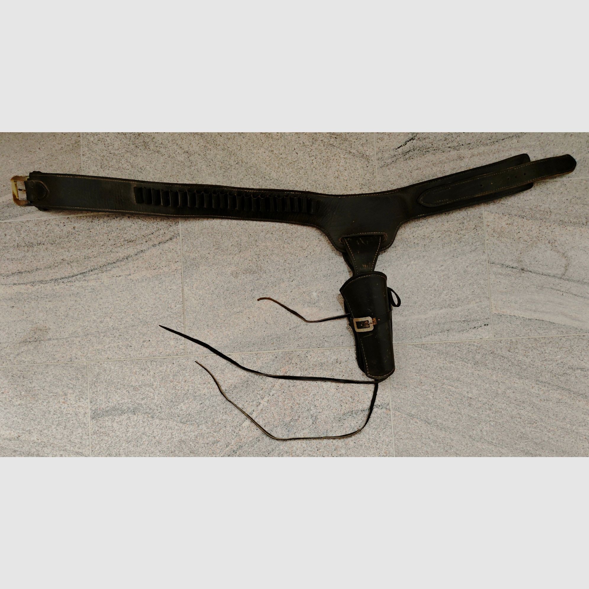 Western revolver belt with holster