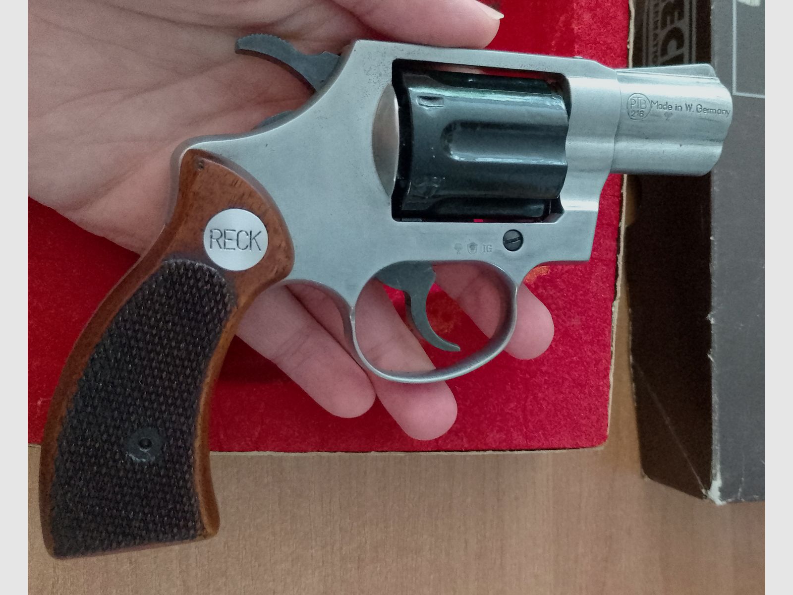 Reck Cobra im Kaliber .380 Knall bzw. 9 mm R.Knall mit Verpackung!