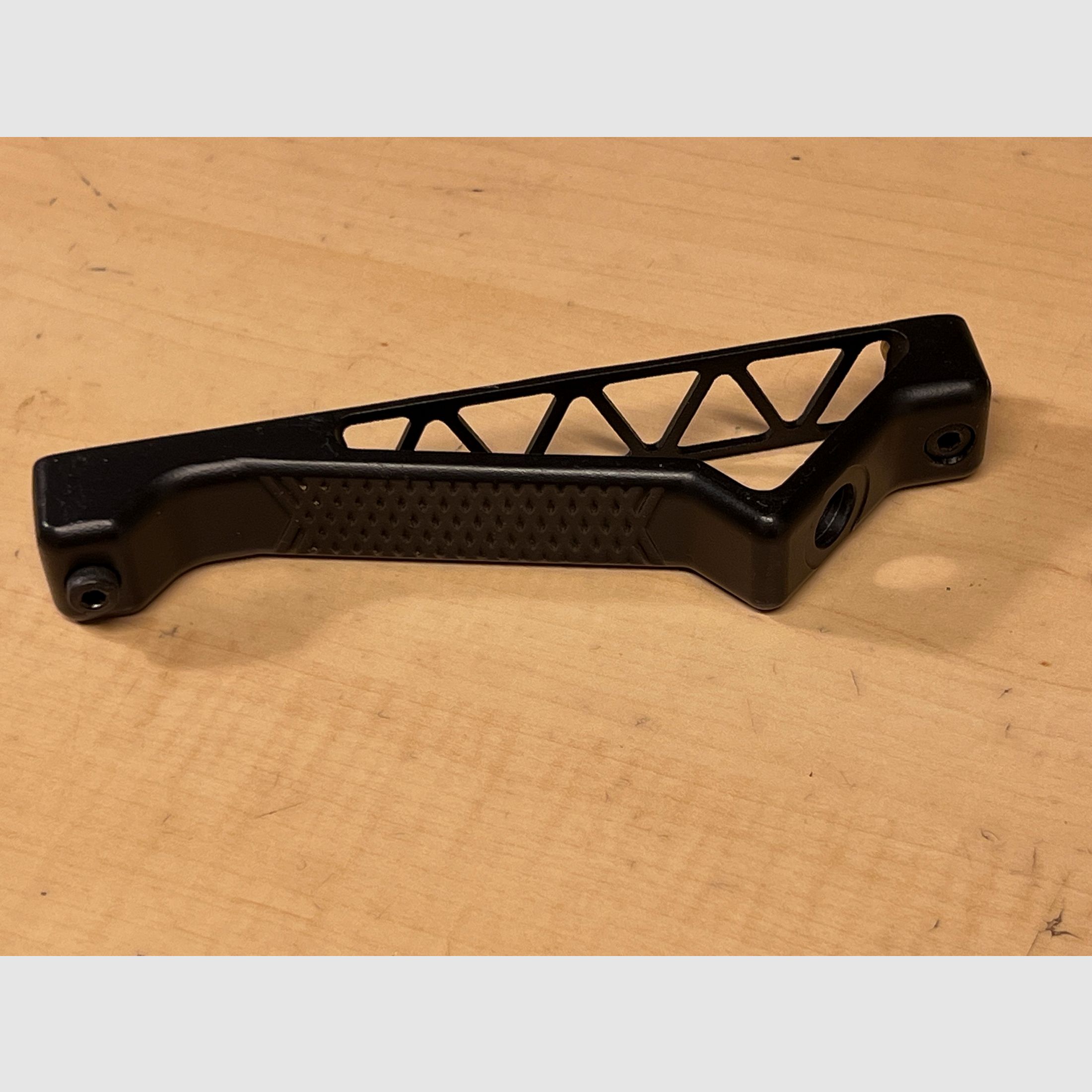 Agarradera frontal para Airsoft versión de aluminio en ángulo en negro Key - MOD tipo 5