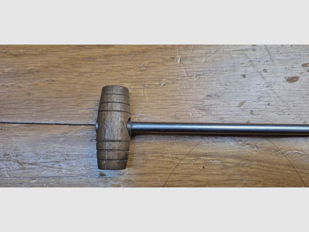 Zeer mooie koffer voor Luger P08 lange pistool, ook wel "artillerie" genoemd – Fabricage Gustav Möller in Hameln voor 1915 – Zeldzame ongewijzigde eerste type koffer – Mooi leer in uitstekende staat en soepel – Compleet met zijn originele gereedschappen sleutel en stok – Bruine geblauwde koffer na september 1915 – Prachtig stuk in uitstekende staat++, afbeelding 21 van 24