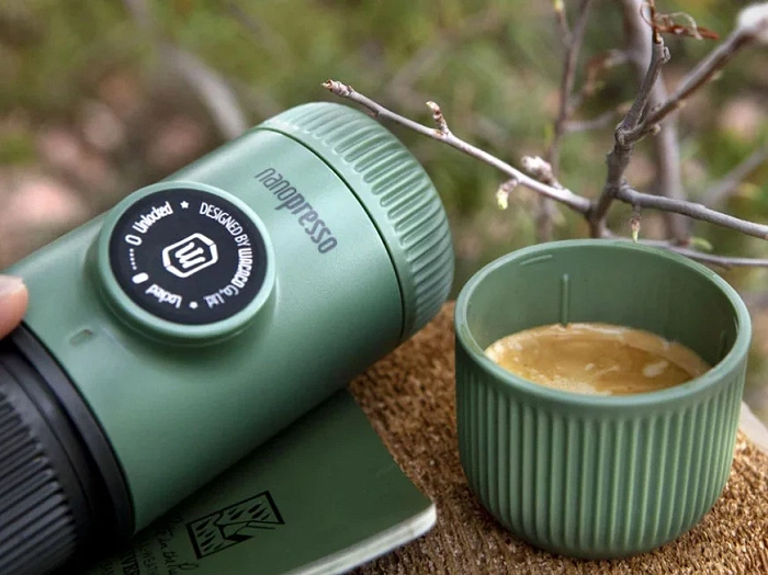 Travel espresso maker Wacaco Nanopresso Moss Green with case, image 5 of 8
