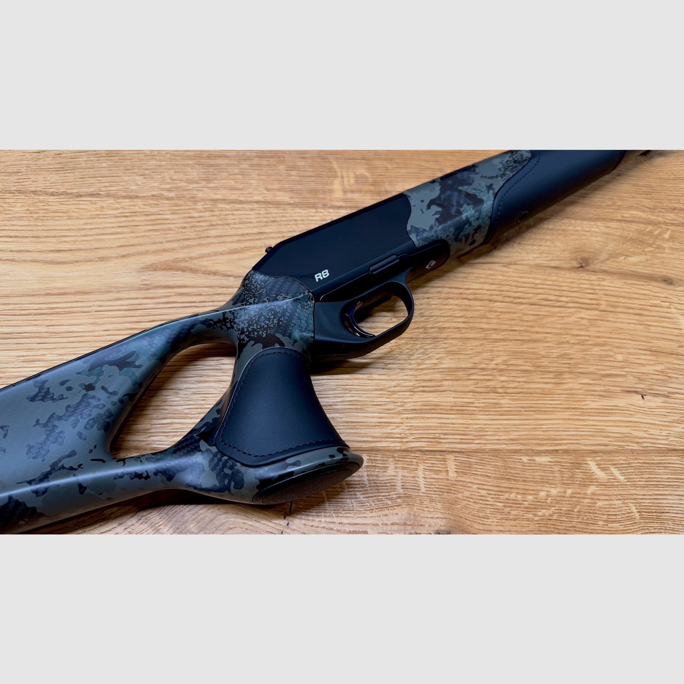 Blaser R8 Ultimate Carbon Huntec Camo carcasa / Atzl Match-caza disparador / Logo plata / Peso semi