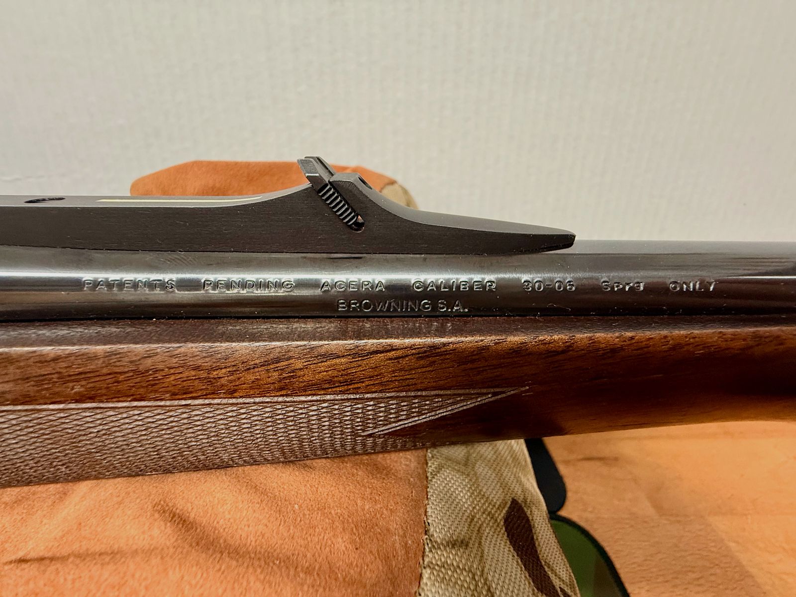 Browning Acera straight-pull repeater 30-06 incl. Luger 1-4x26 stalking scope & sling, afbeelding 8 van 11