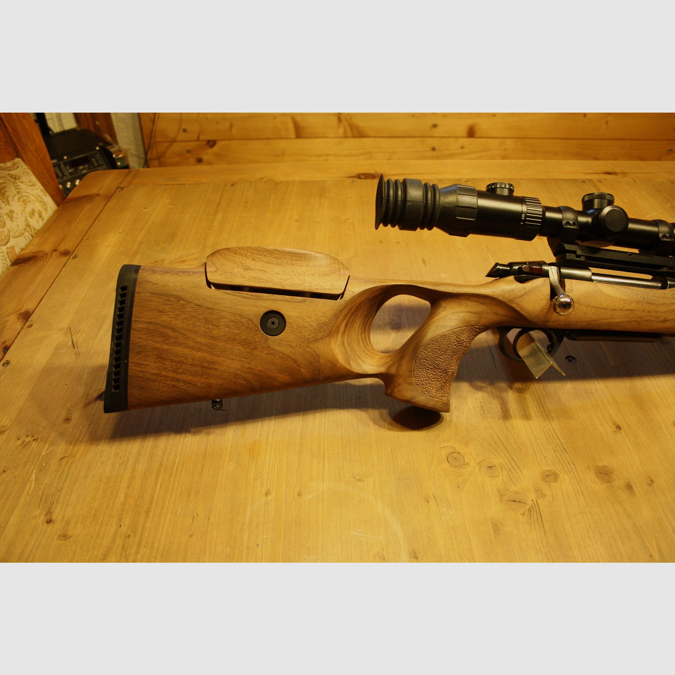 Repetierowa broń Zoli AZ1900 Taiga 8x57IS ręczny zamek z orzechowym uchwytem