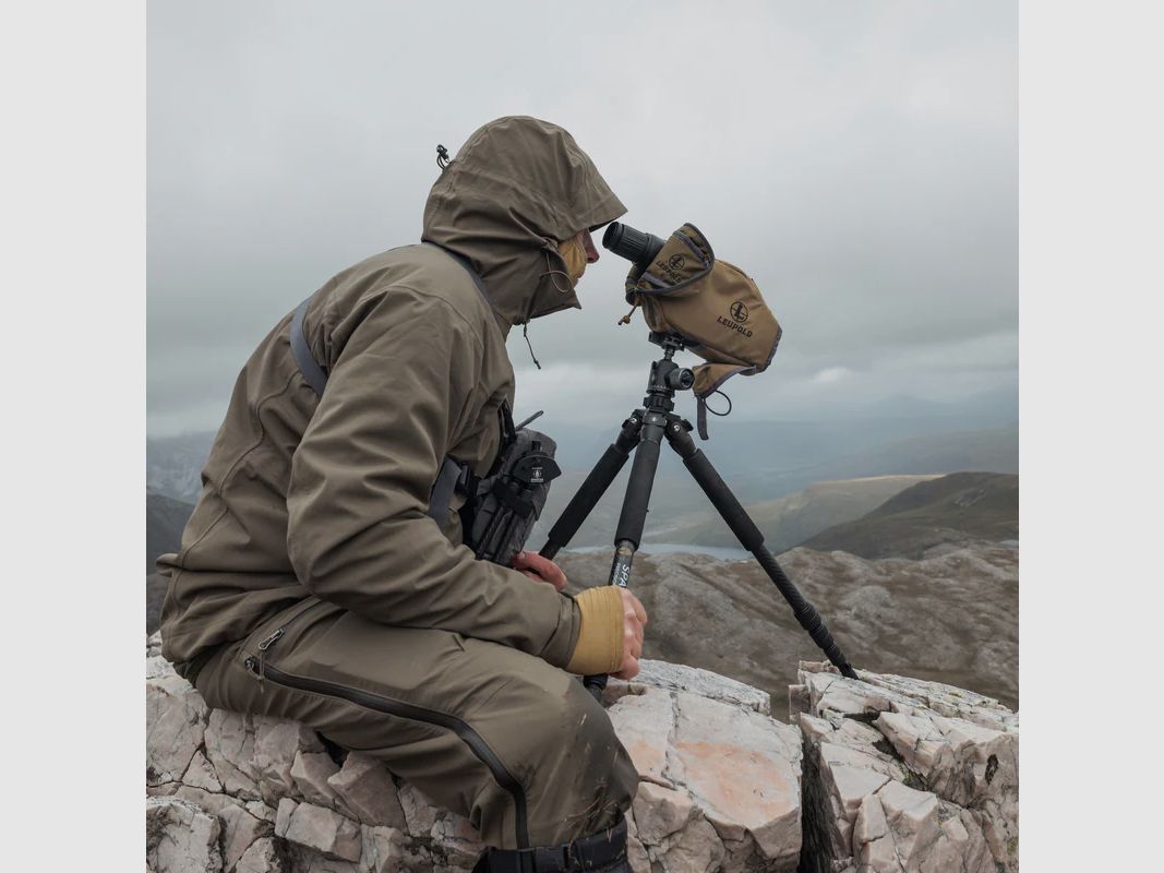 Spartan Precision Equipment Ascent Tripod™ Gen 2 Woodland mit Davros Pro Head™ und Trekkingstockgriffen