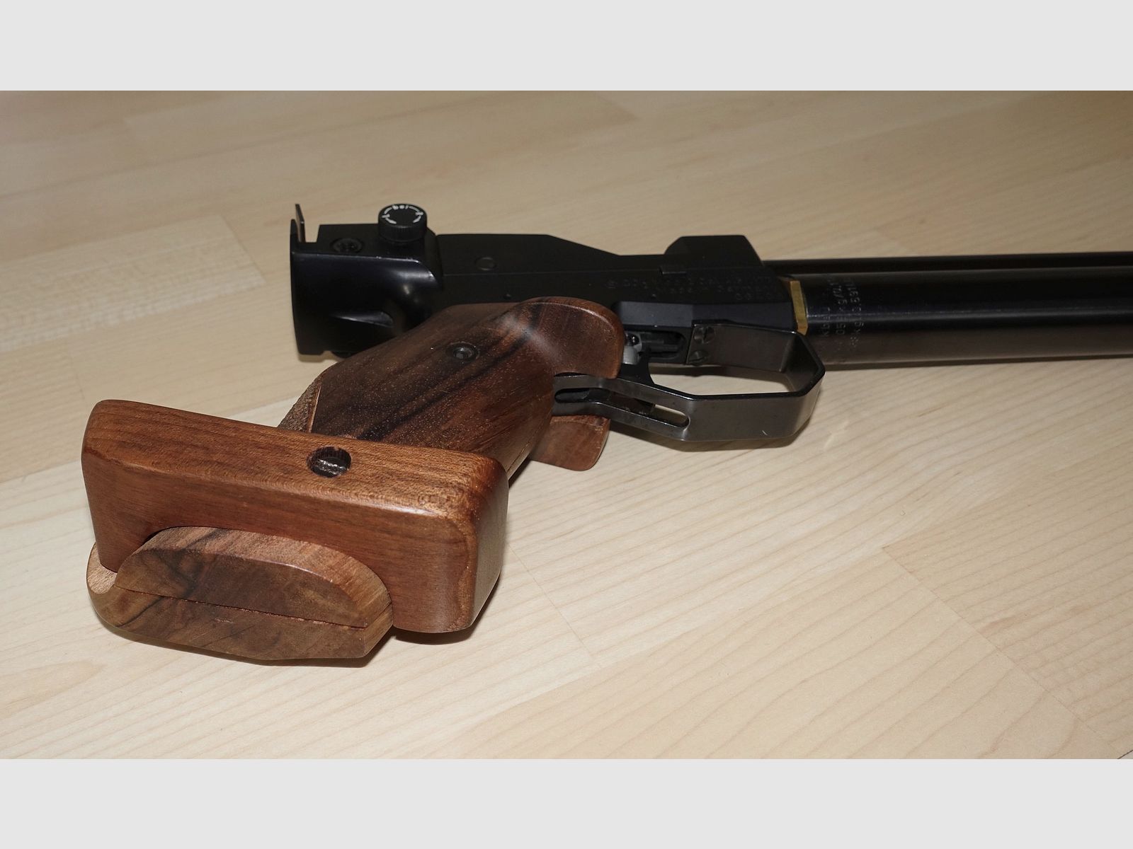 FWB LP2 match pistol in very good condition, 2 cartridges, additional weight, etc.