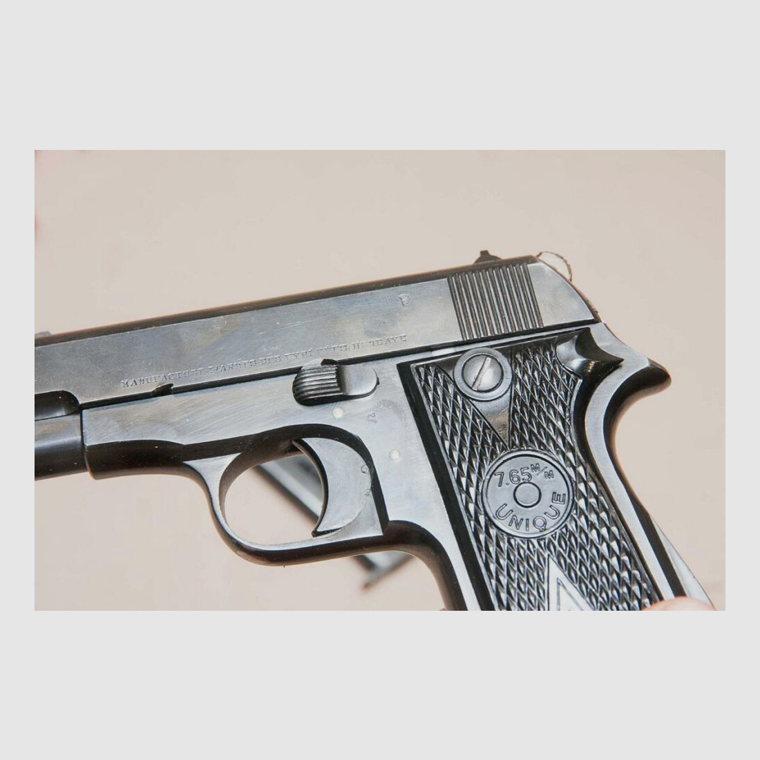 Unique inkl. Holster und Ersatzmagazin