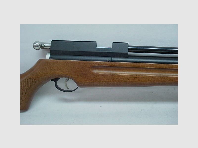 Rifle de aire InnoMar M10 PCP Cal. 4,50mm, Culata de madera