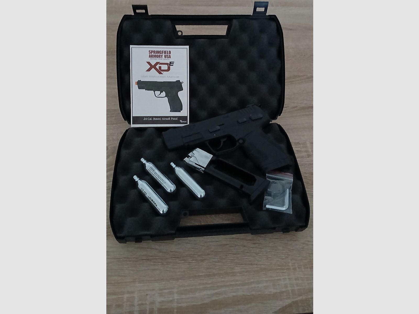 Springfield XDE 4.5", airsoft CO2 pistol, caliber 6mm BB