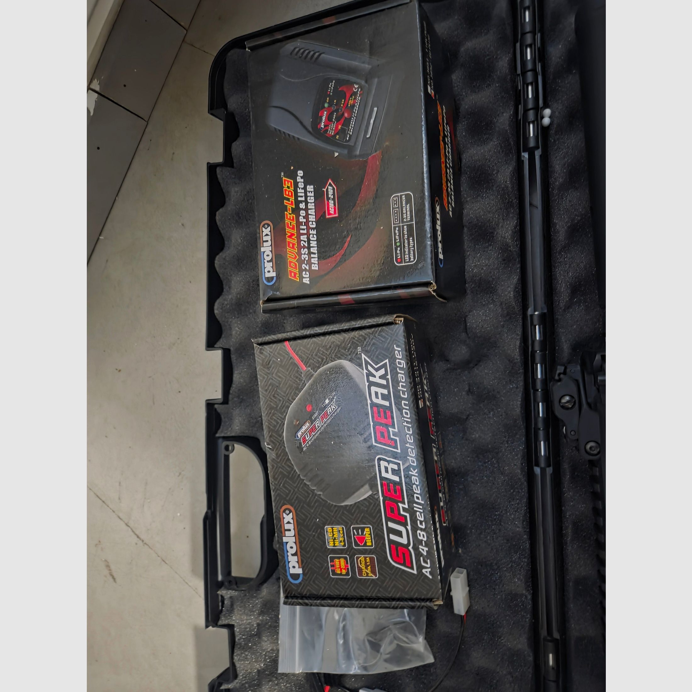 2 uszkodzone Airsofty – WE T-Rex Hi-Capa & Specna Arms SA-7 Core (do majsterkowania / na części)