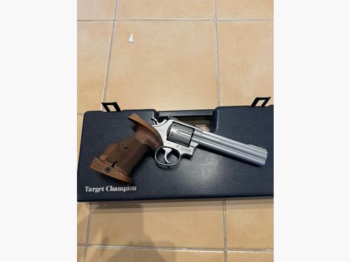 Smith & Wesson 686-3 Target Champion incl. Nill grip