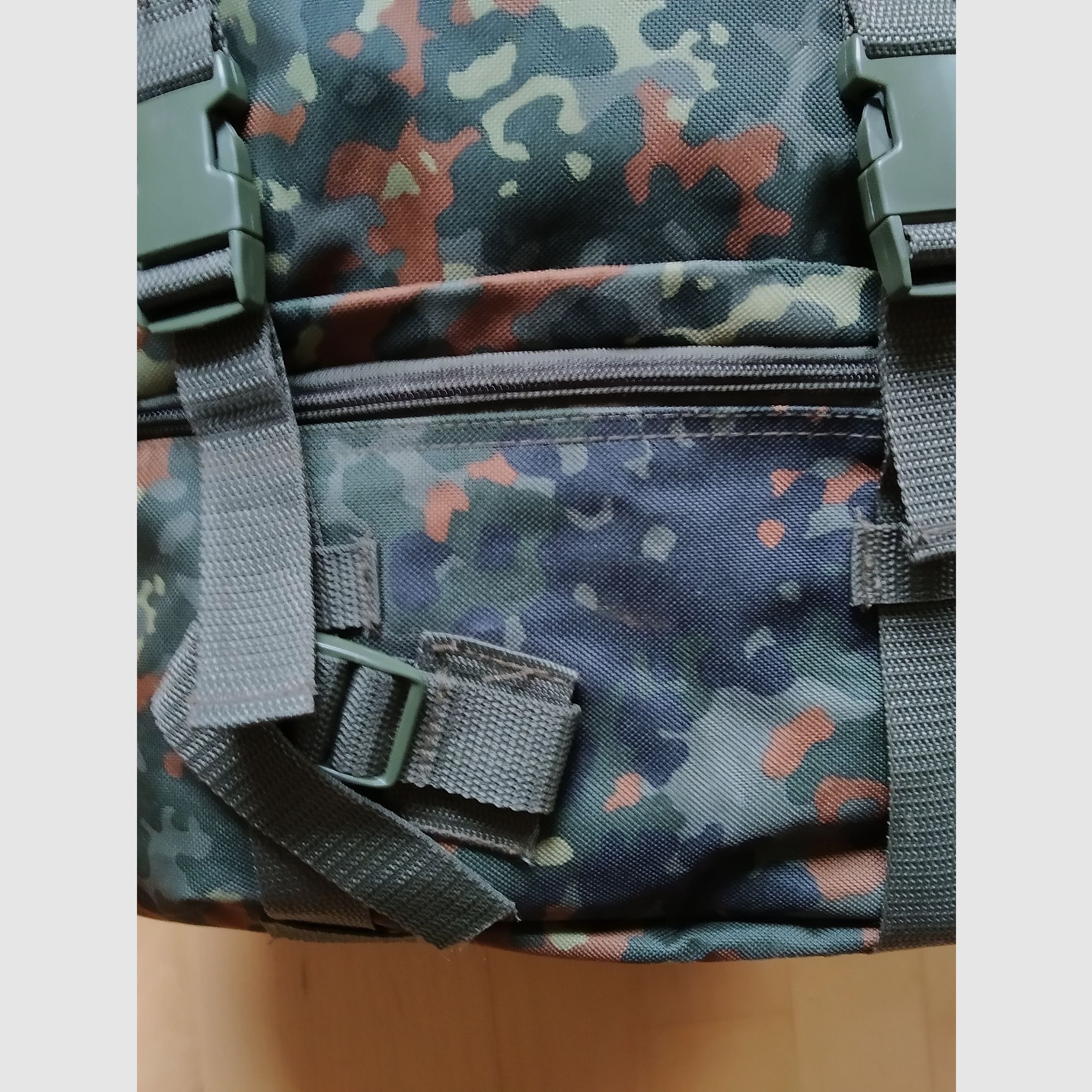 Imitat BW - Kampfrucksack, Volumen 65 l, Flecktarn