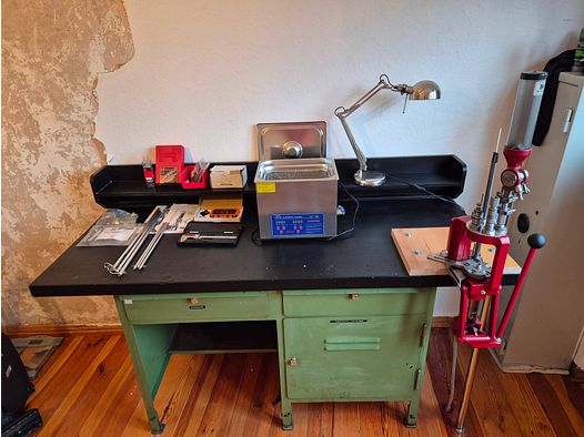 Hornady 5-Station Reloading Press Complete Set + sturdy table & accessories