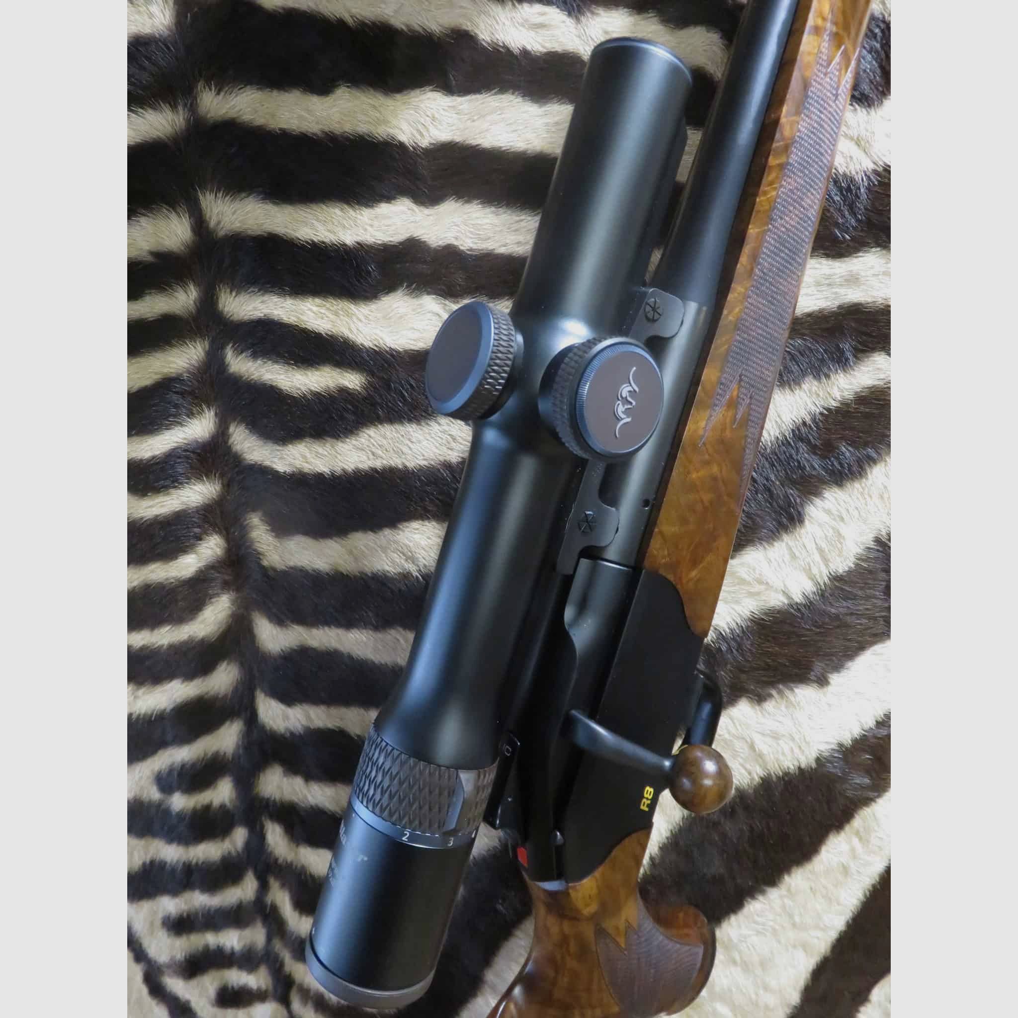Geweer BLASER R8 Black Edition kal.7×64 loop 58 cm – richtkijker BLASER Infinity 1-7x28ic, afbeelding 9 van 10
