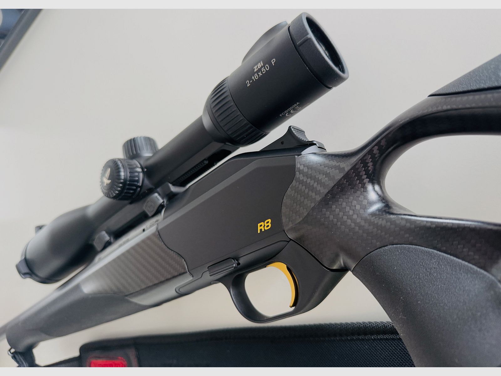 Blaser R8 Ultimate Carbon - Swarvoski Z8i 2-16x50 - Roedale Ti48