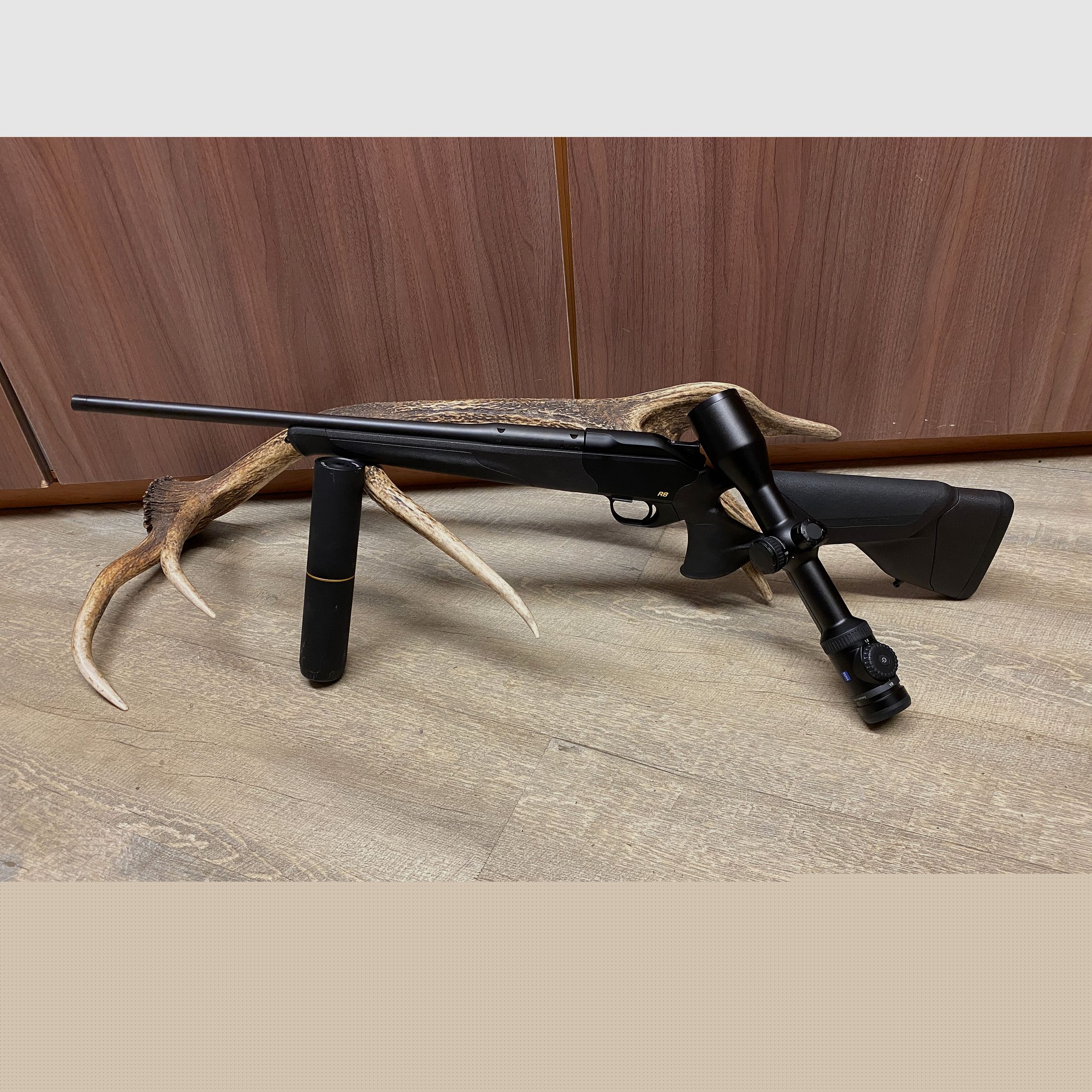 Blaser R8 Ultimate, z Zeiss Victory V8 1,8-14x50 M, z szyną