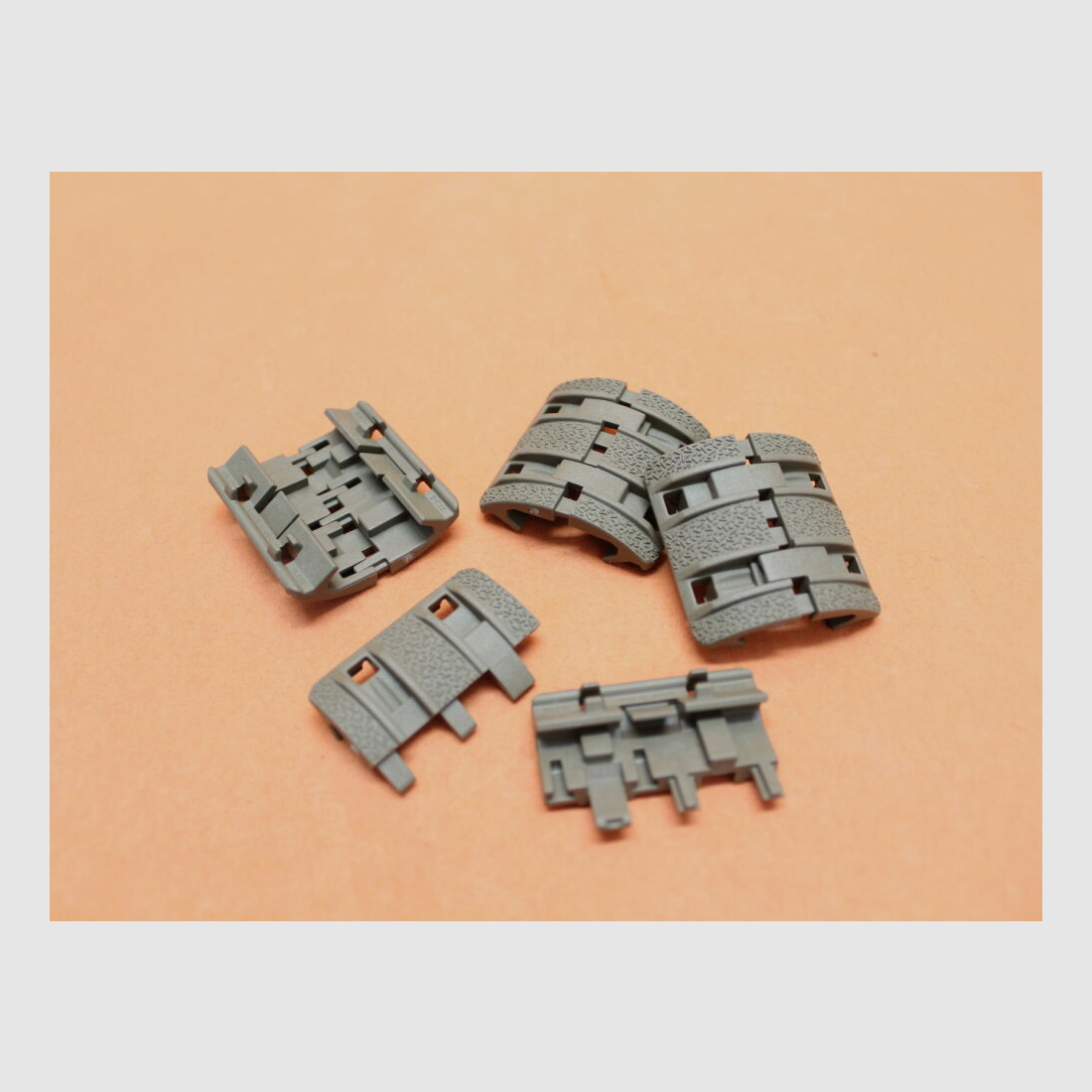 Magpul Magpul XTM Enhanced Rail Panels (MAG510-FDE) Polymer Dark Earth (VE 4 Panels)