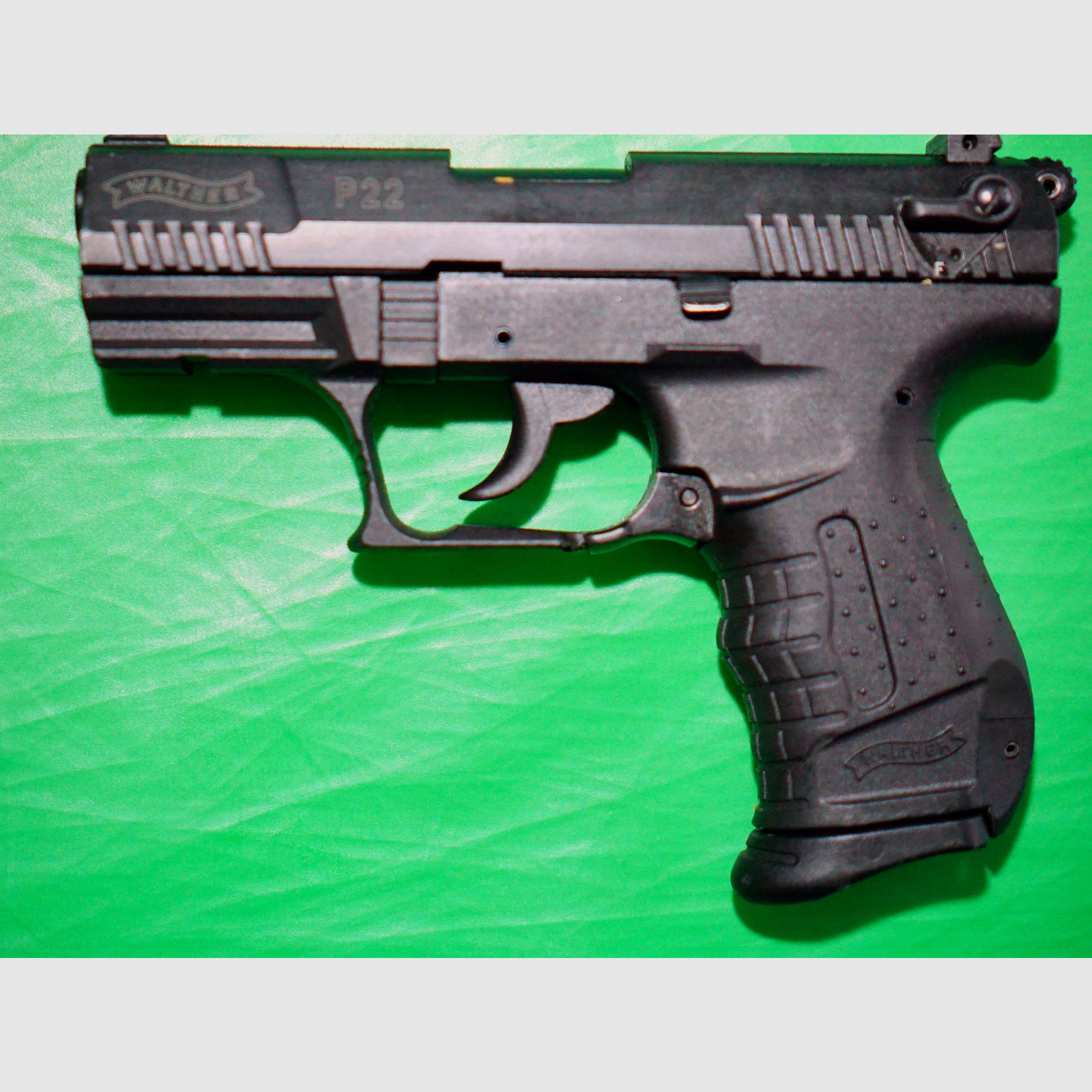 Walther P22 Schreckschuss Pistole 9mm P.A.K. (PTB 778) schwarz mit Lederholster