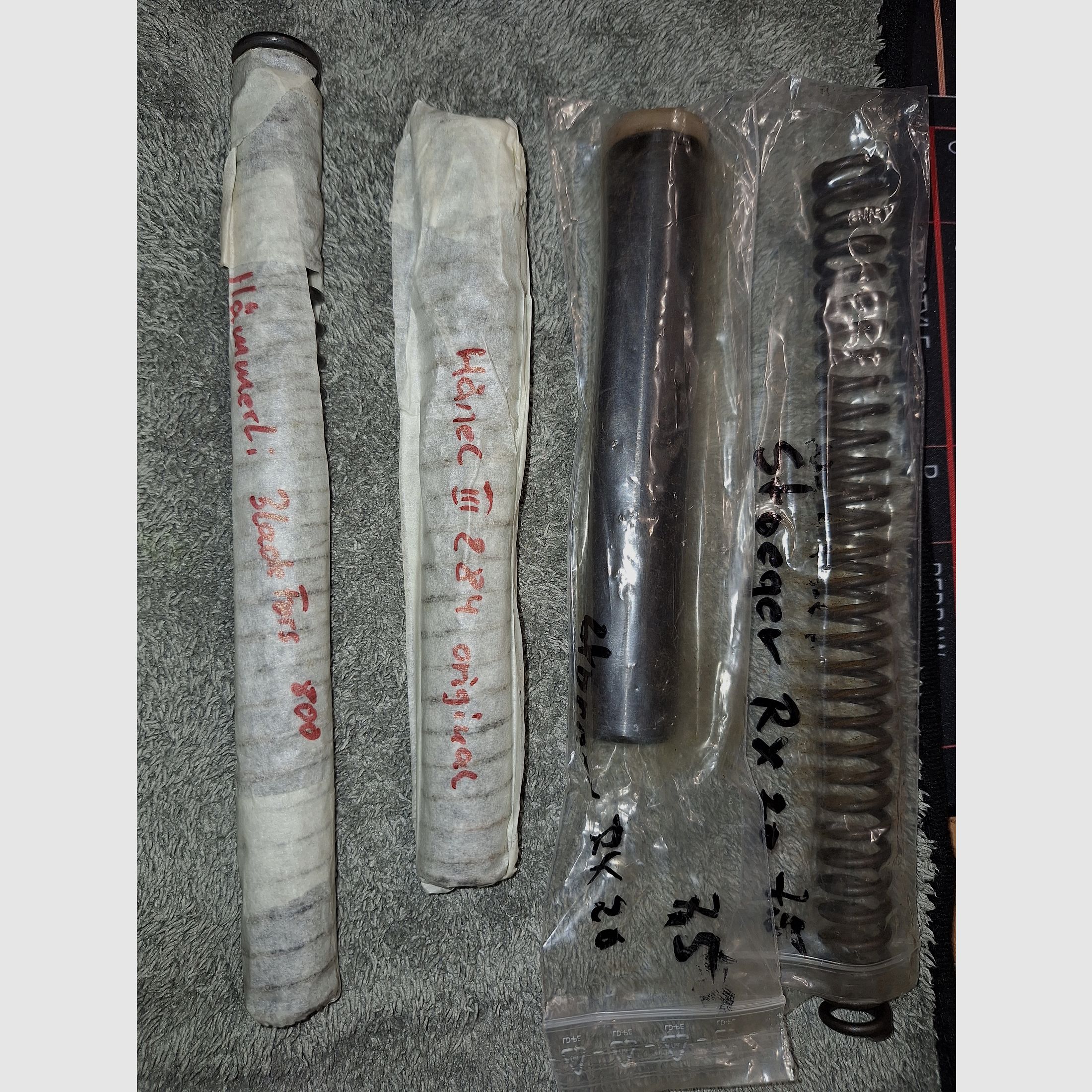 diverse Waffenteile und Zubehör