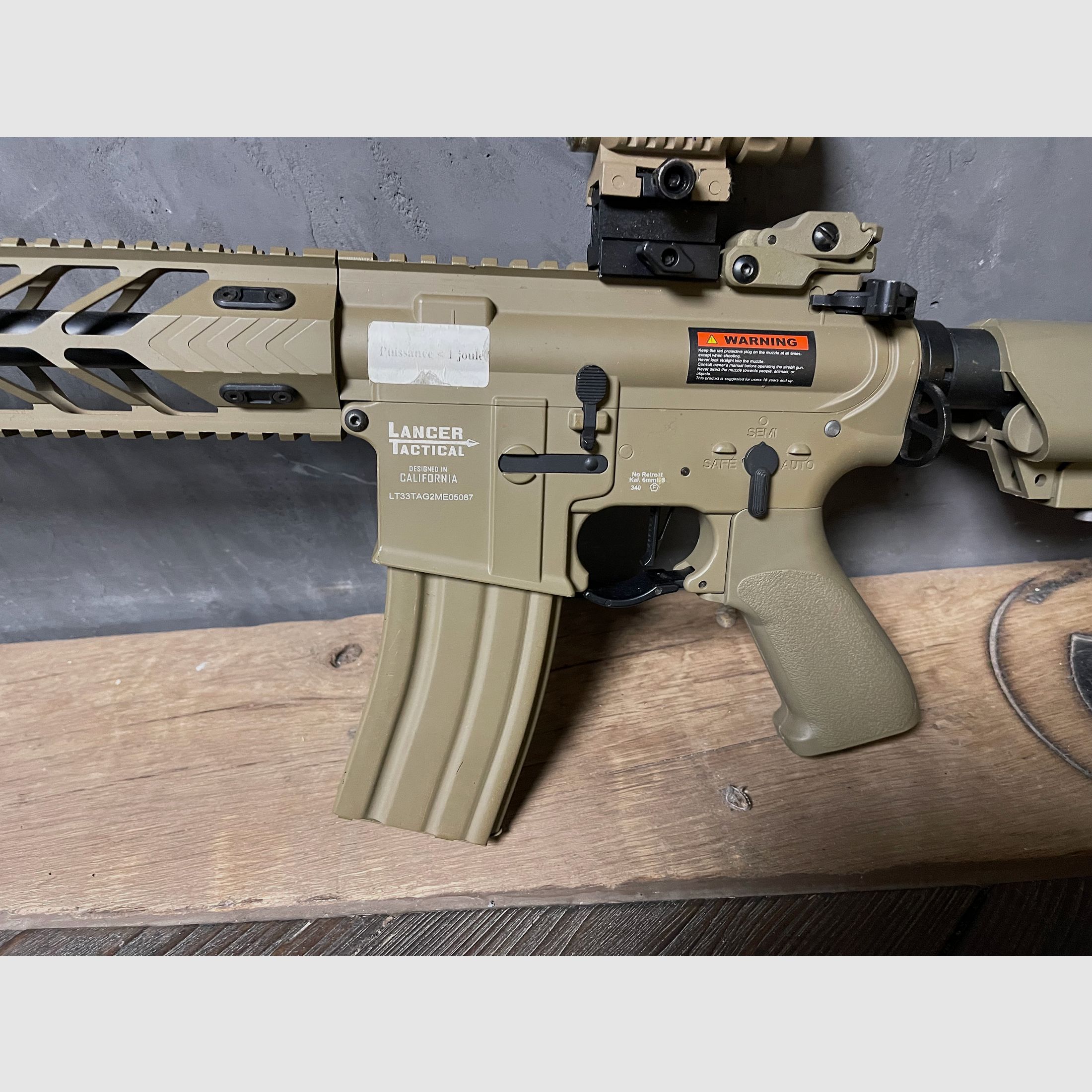 Konvult aus verschiedenen Langarm Waffen Lancer Tactical
