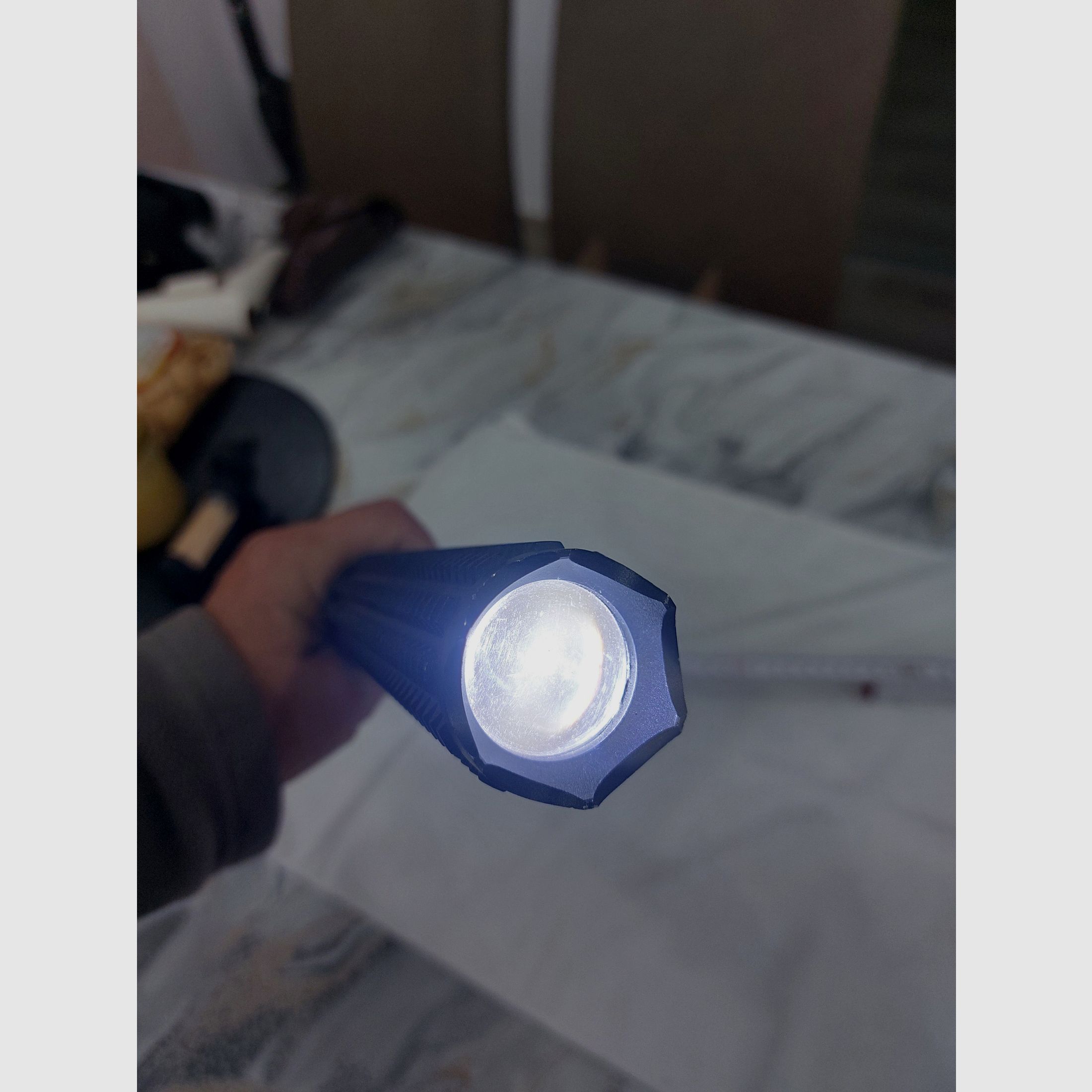 schlagstock taschenlampe led