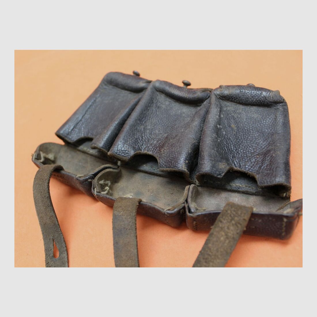 SURPLUS Mauser K98k: 3-fold leather cartridge bag black original for loading strips. SURPLUS e.g. WK2/ BGS