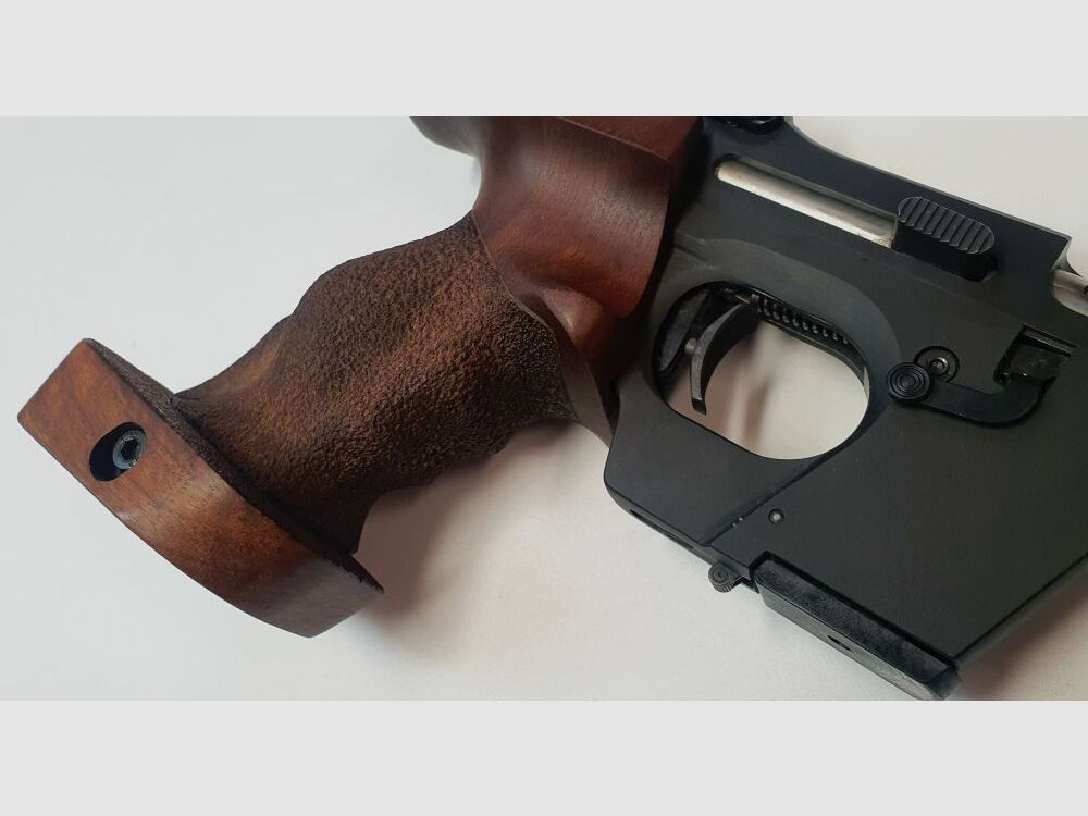 Fabbrica di armi Carl Walther Ulm Pistola sportiva/da competizione Walther GSP in calibro .22 L.r. - Impugnatura in legno Carl Walther