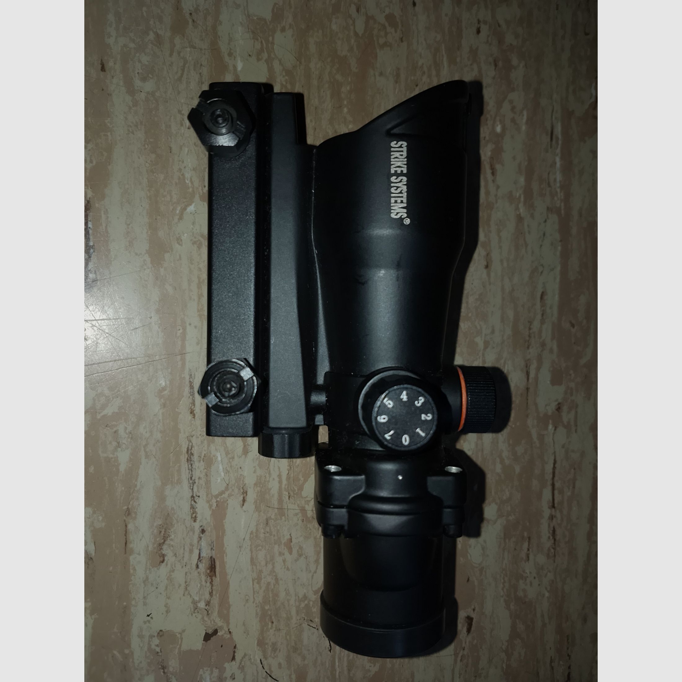 Strike System Scope Zielfernrohr mit Picatinny Befestigung with Mount 
