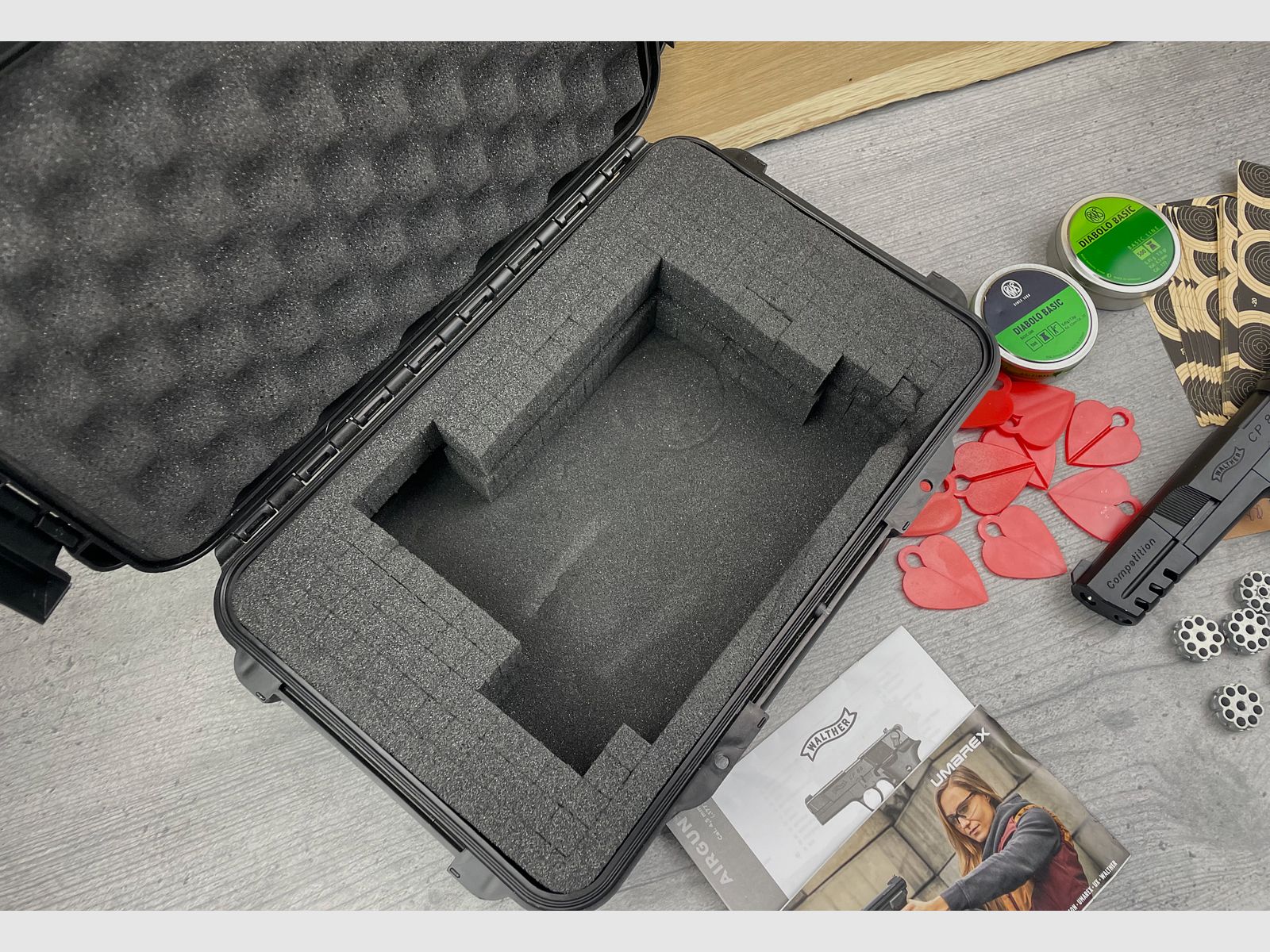 Pistola CO2 Umarex Walther CP88 4,5mm Diabolo + 3 cartucce, munizioni, schede di tiro e grande valigia