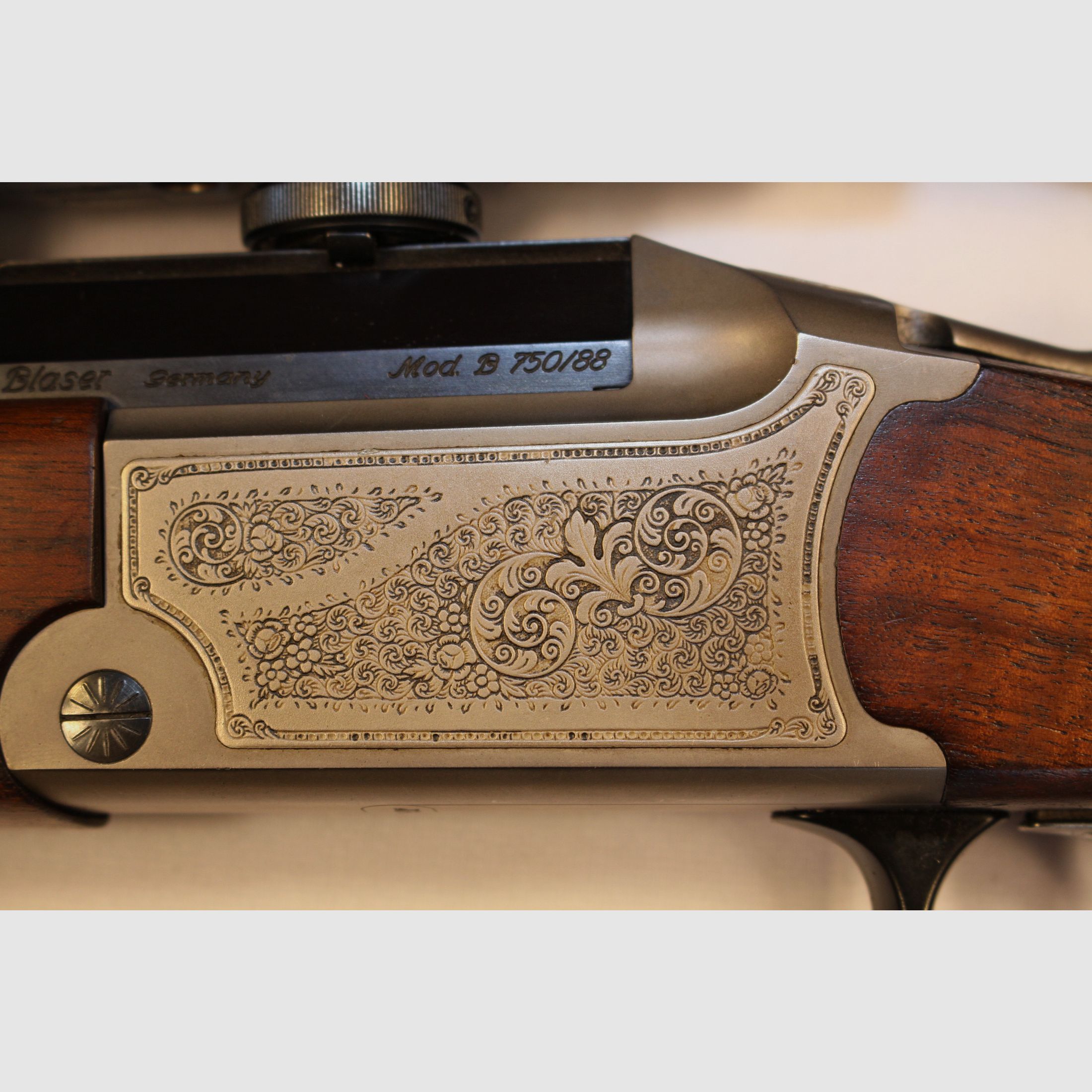 Blaser Berstutzen 750/88 w 5,6x50R i .30/06 z kolbą lewostronną.