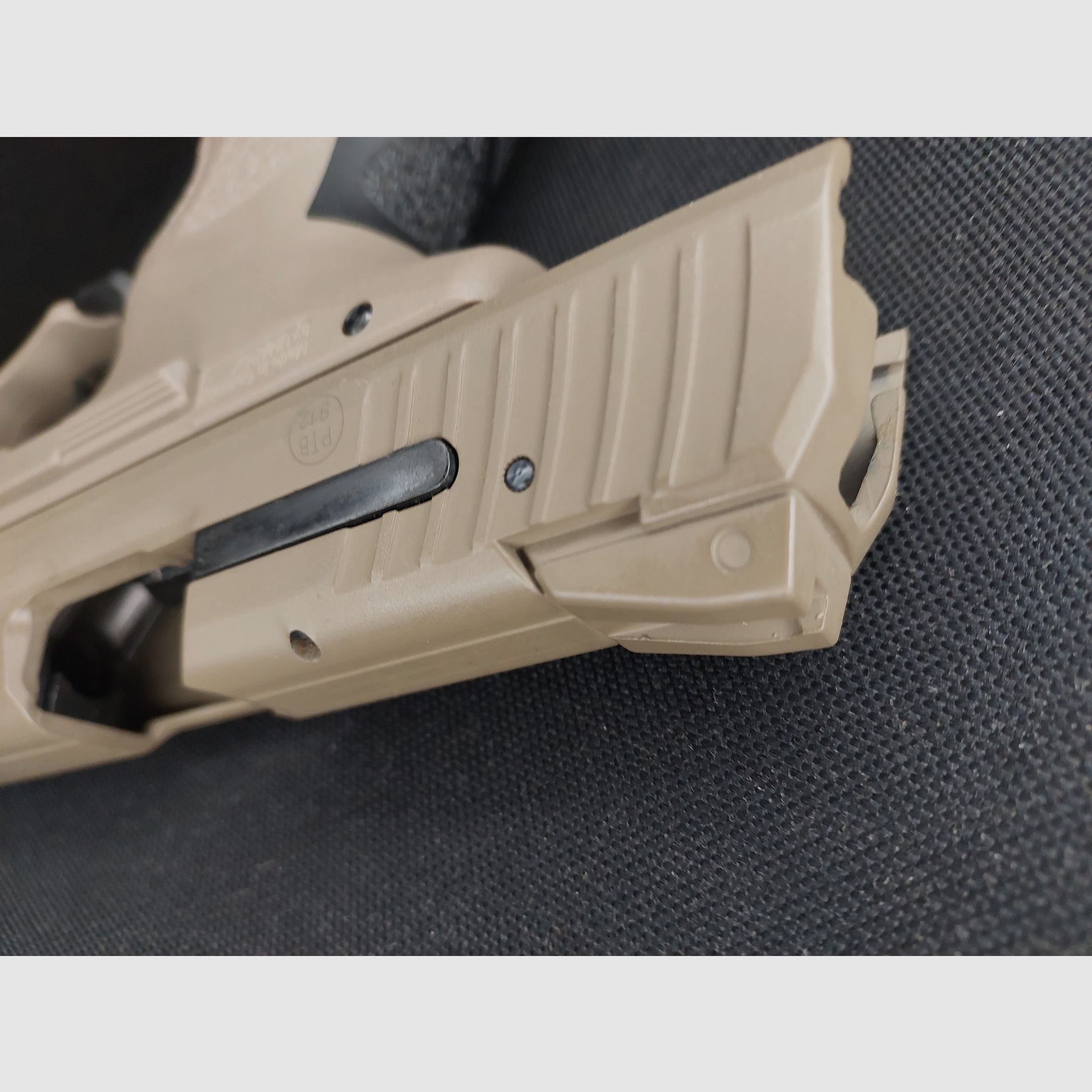 Heckler & Koch P30 Schreckschuss-Pistole 9 mm P.A.K. TAN / FDE (PTB 912)