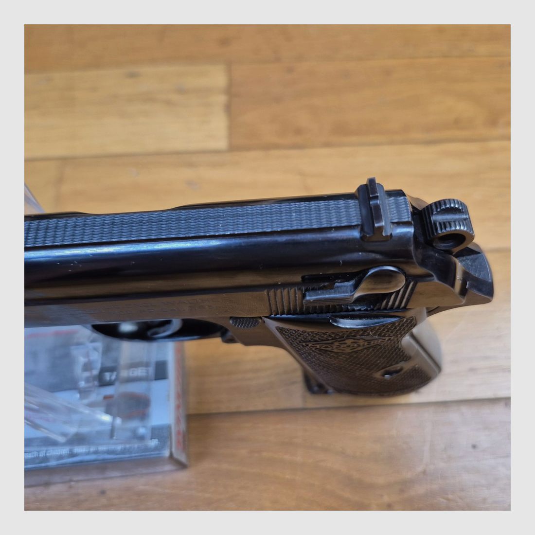 Sehr schöner Walther PP von Manurhin unter exklusiver Lizenz von Walther – Kal. 7,65mm – 2 Originalmagazine – Sammlerstück in Originalbox mit Anleitung, Zielscheibe und Reinigungsset – Seltenes Exemplar von 1954! – Perfekte Mechanik – Neuer Spiegel-Lauf – Zustand nahezu neu – TBE++, Bild 19 von 28