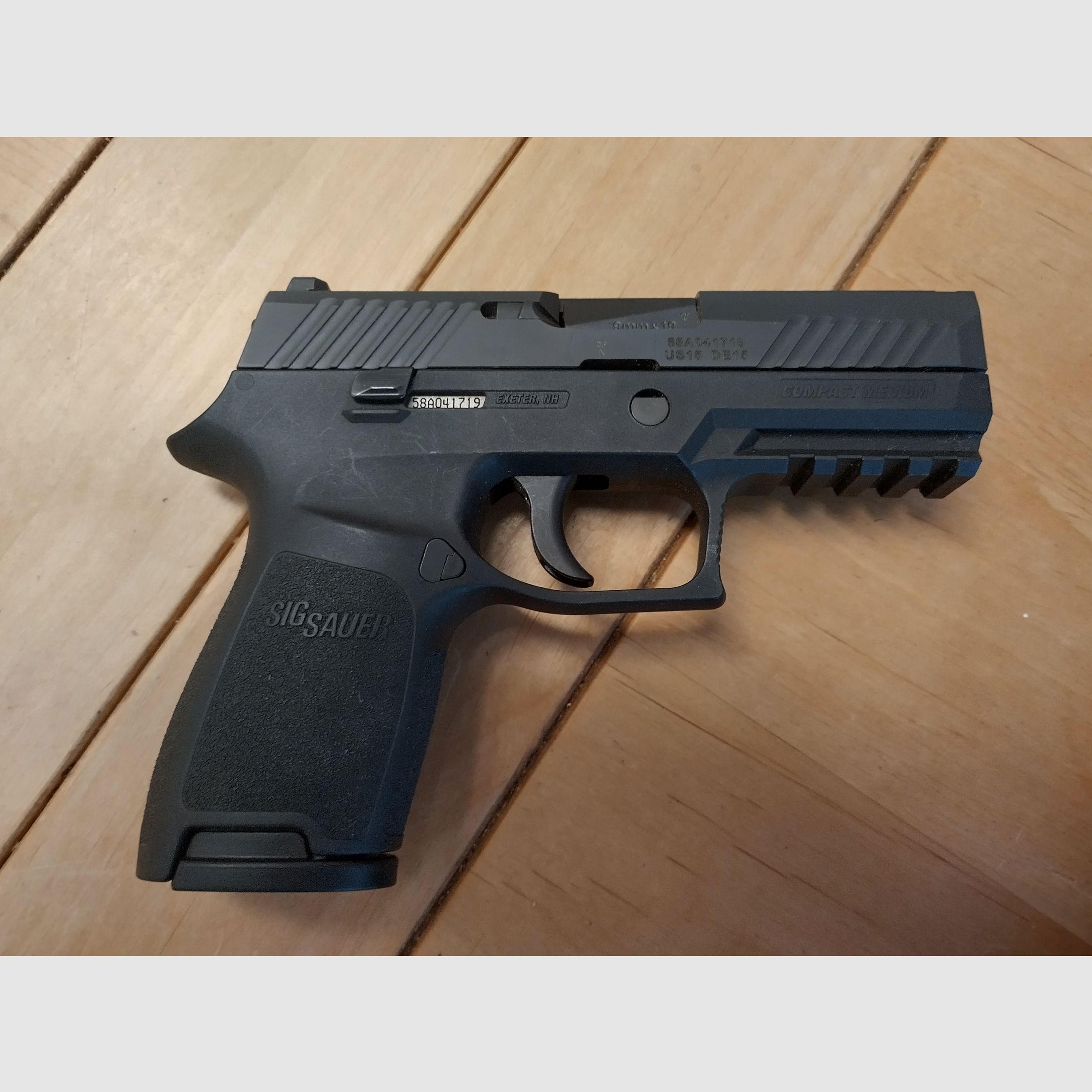 <SIG SAUER P320 Compact Cal. 9 mm Luger: Like new and available immediately!