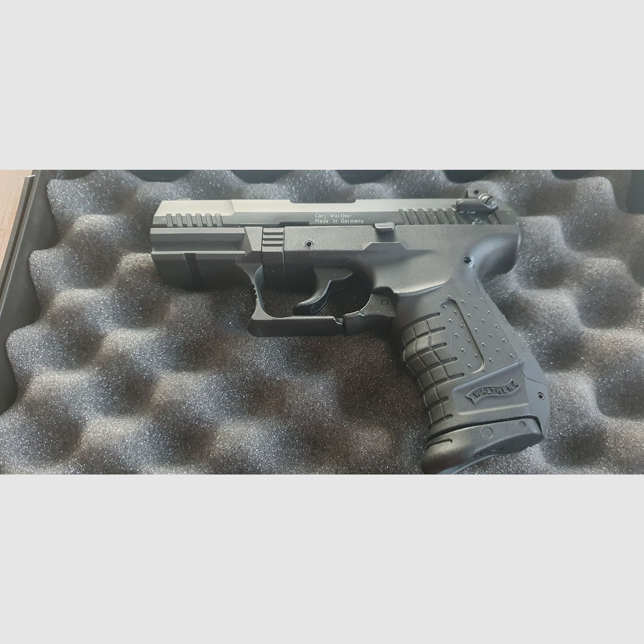 Walther P22 blued 9mm P.A.K, blank cartridges ****Top condition*****